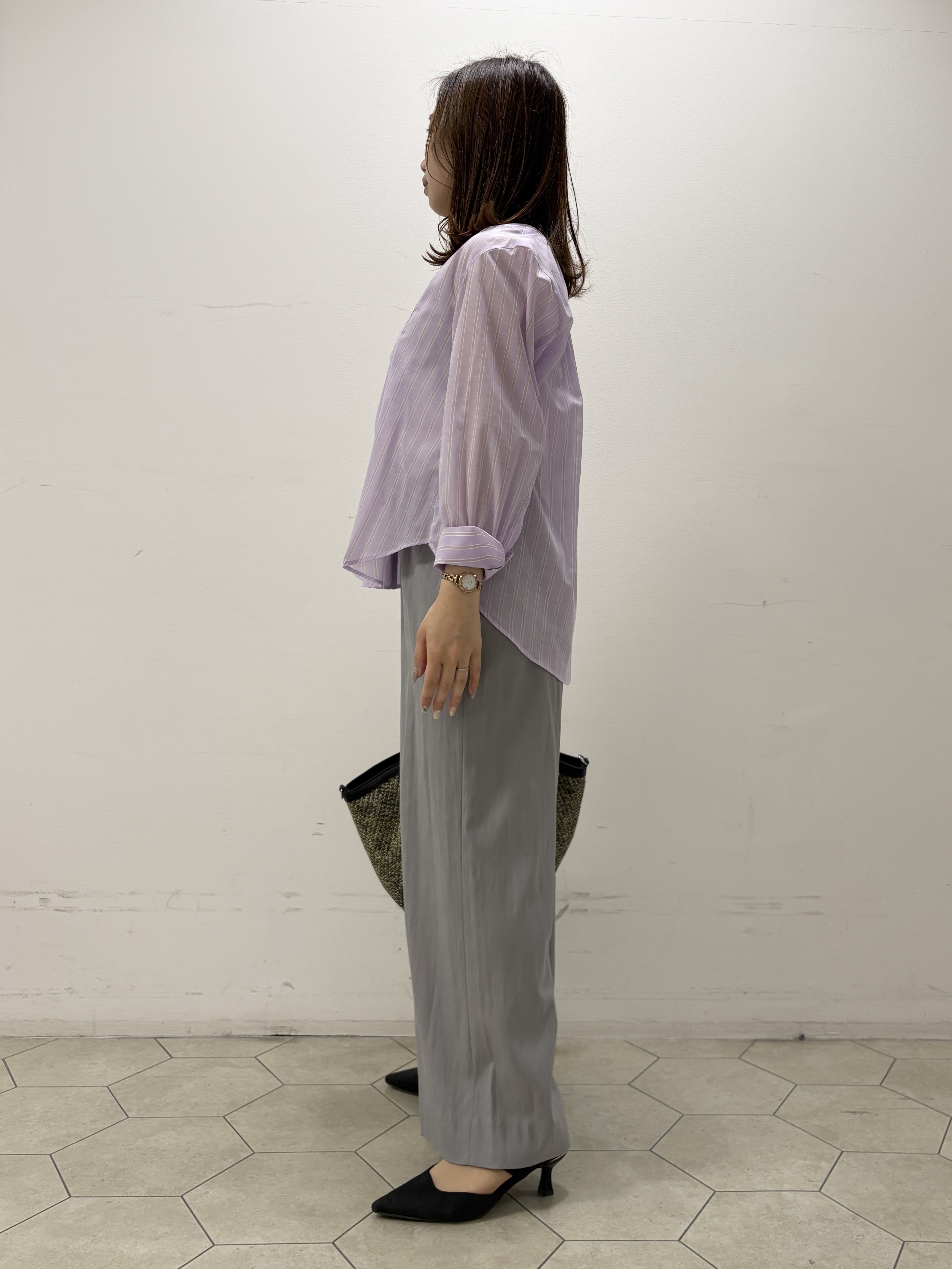 kahoさんの「INDIVI｜【洗える／軽やか】無地＆ストライプ柄 切替タックブラウス」を使ったコーディネート