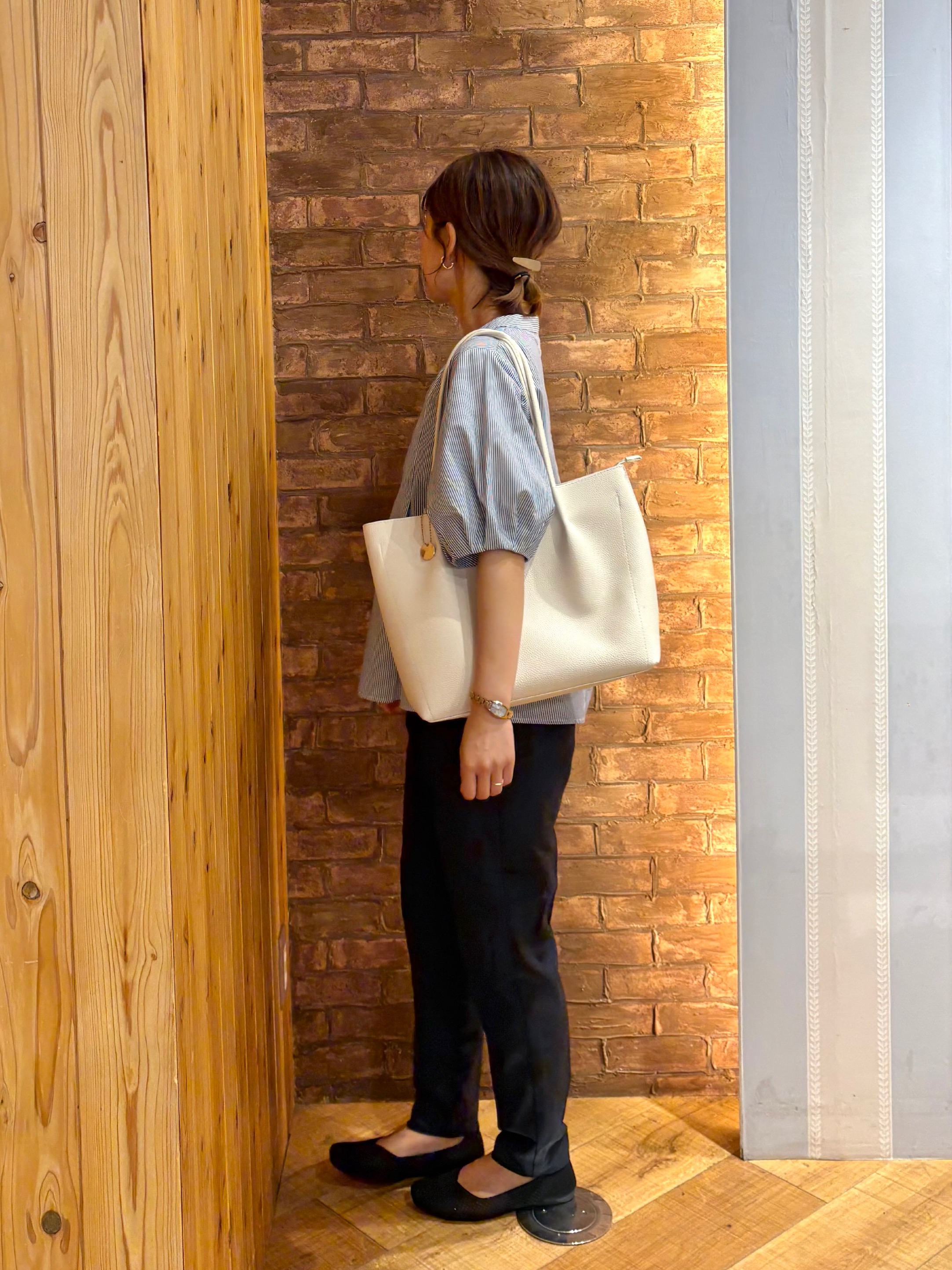 mieさんの「SHOO･LA･RUE｜【高レビュー/洗濯後しわになりにくい/インせず着られる】自然に体型カバー 麻調ペプラムブラウス」を使ったコーディネート