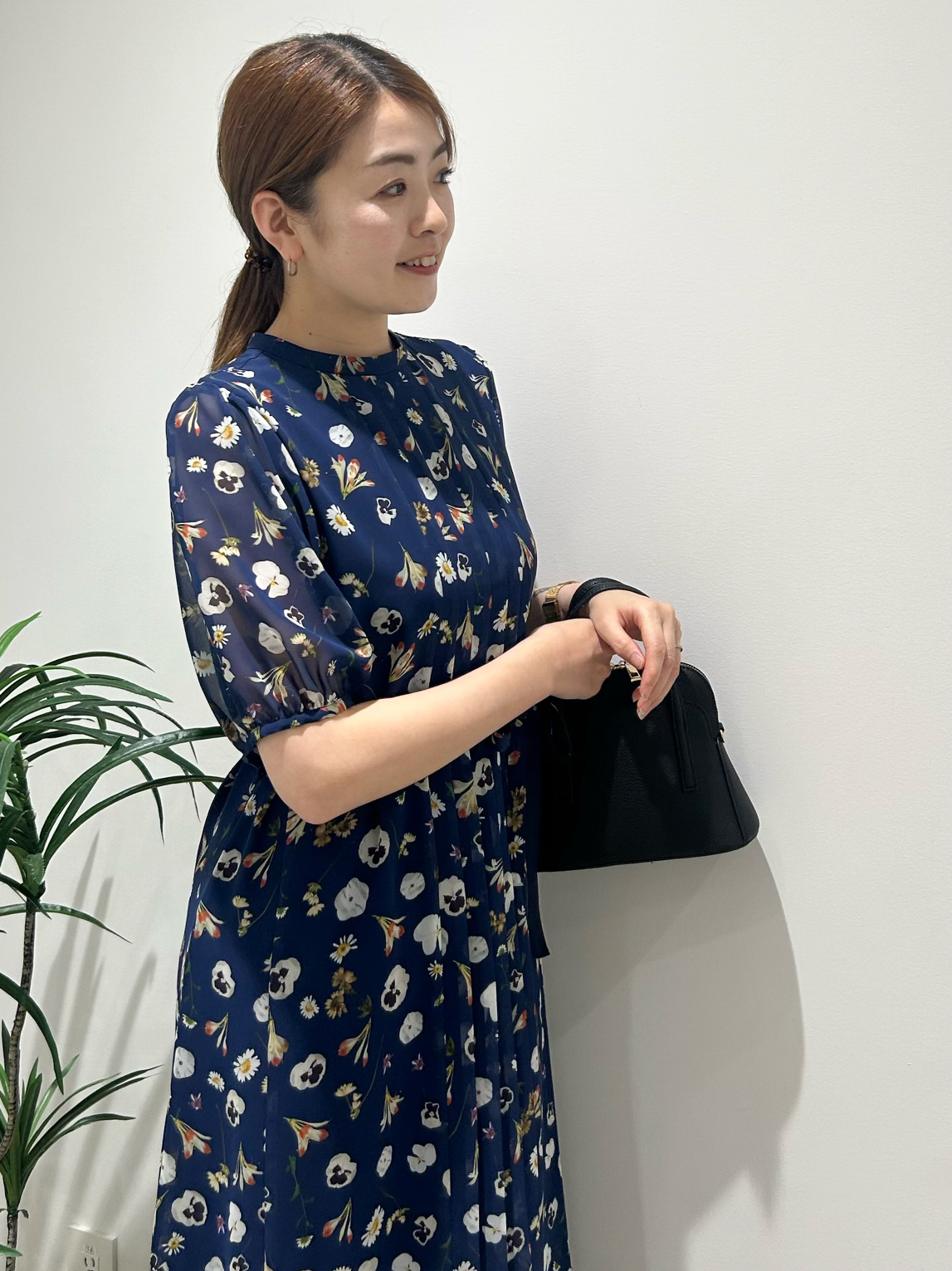 hayaseさんの「COUP DE CHANCE｜【co creation and yours／SS～L】多色花柄プリーツワンピース」を使ったコーディネート
