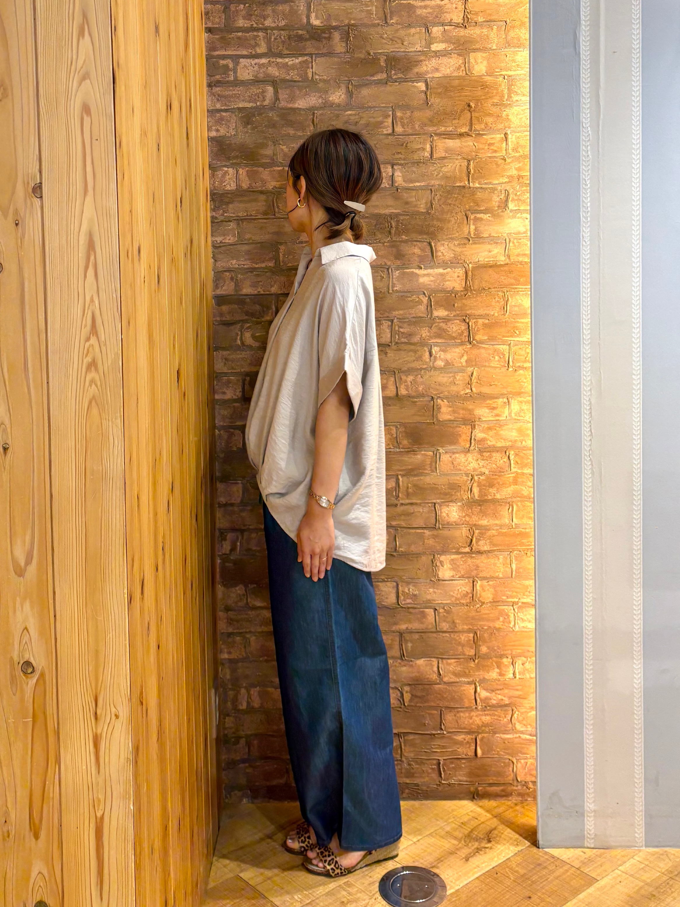 mieさんの「SHOO･LA･RUE｜【ひんやり/S-LL/洗濯機可】インせず着られる 裾タック スキッパーシャツ」を使ったコーディネート