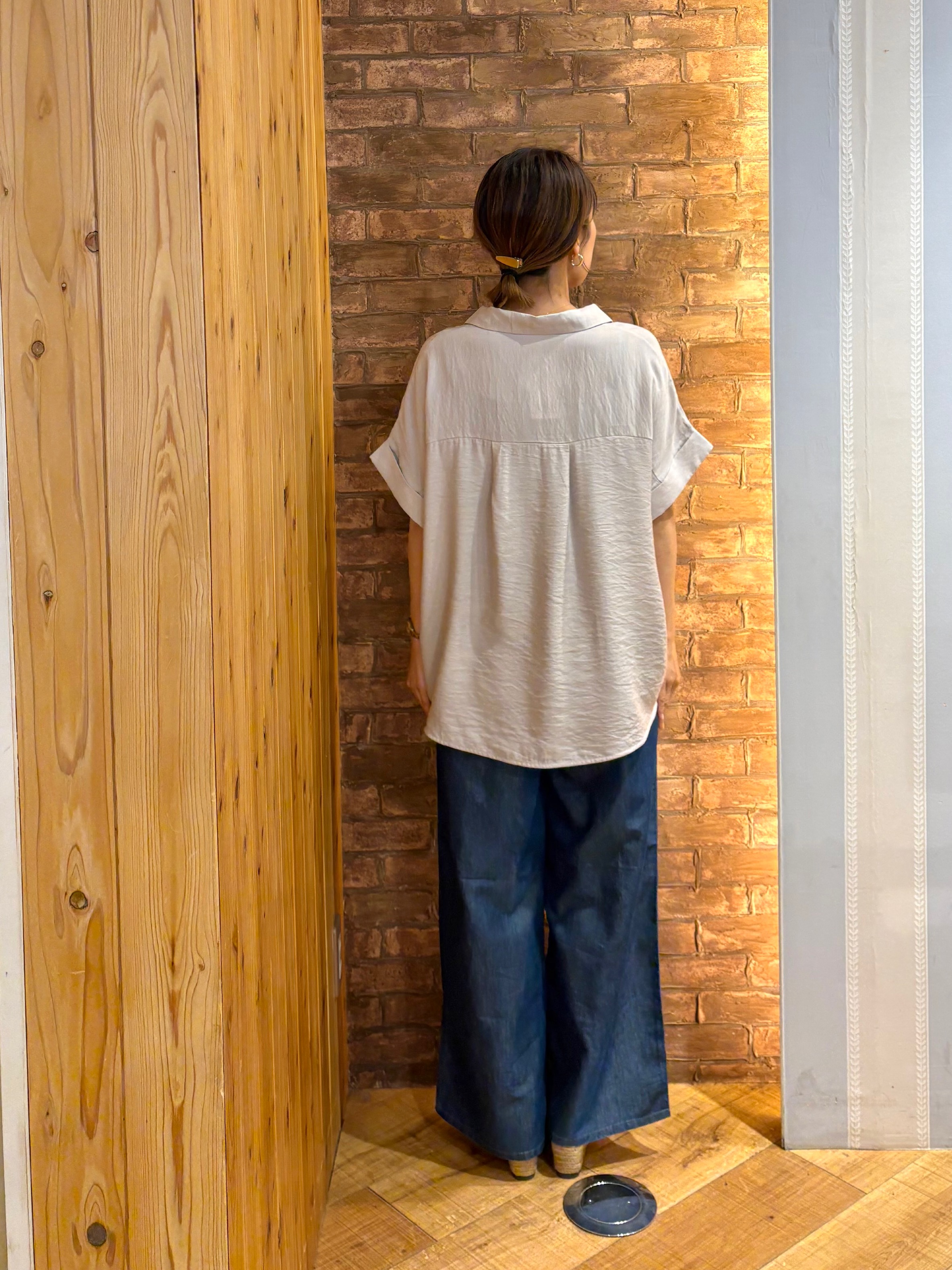 mieさんの「SHOO･LA･RUE｜【ひんやり/S-LL/洗濯機可】インせず着られる 裾タック スキッパーシャツ」を使ったコーディネート