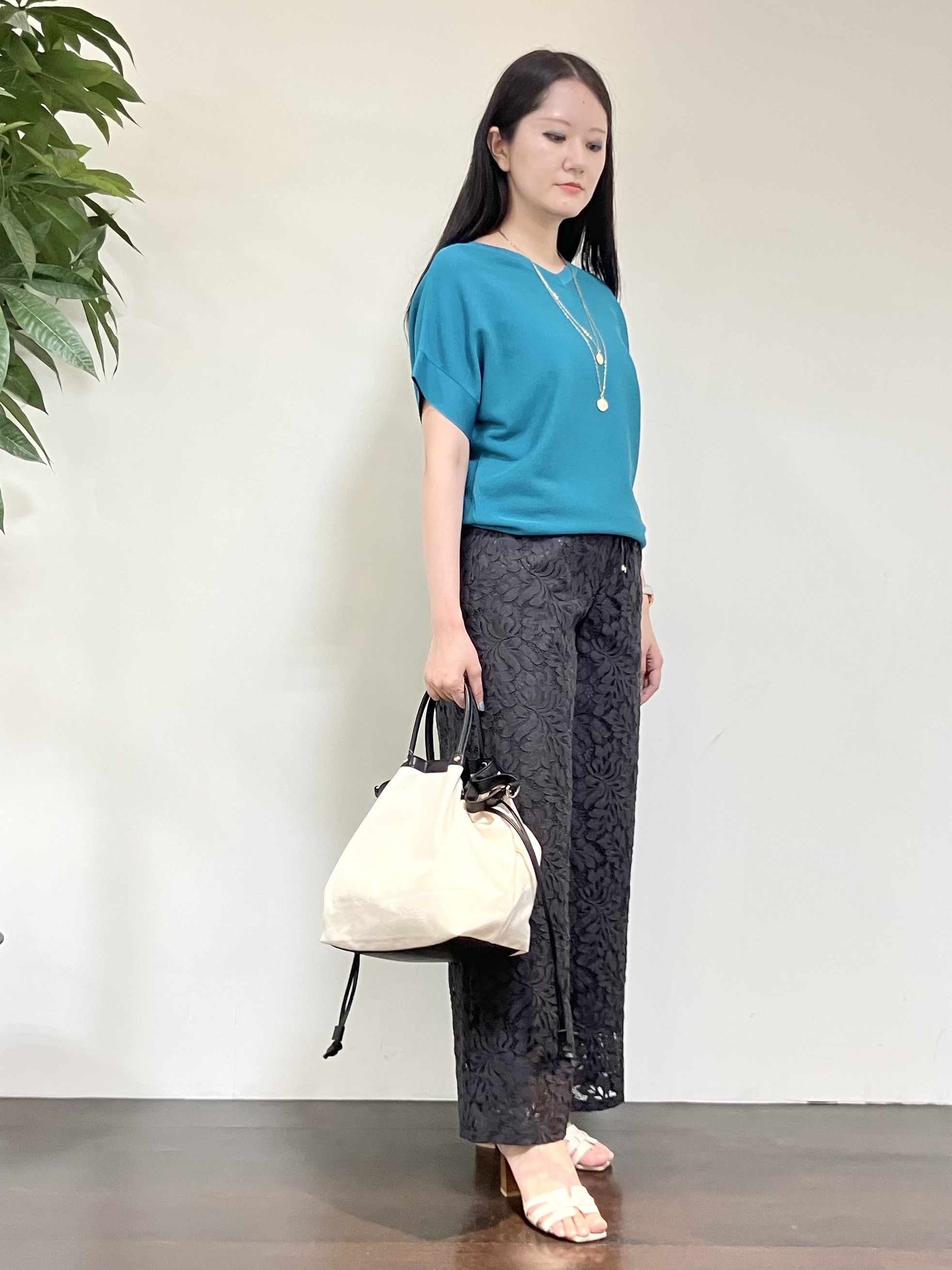カレンさんの「UNTITLED｜【11色展開/体型カバー】前後2WAYフレンチスリーブニット」を使ったコーディネート