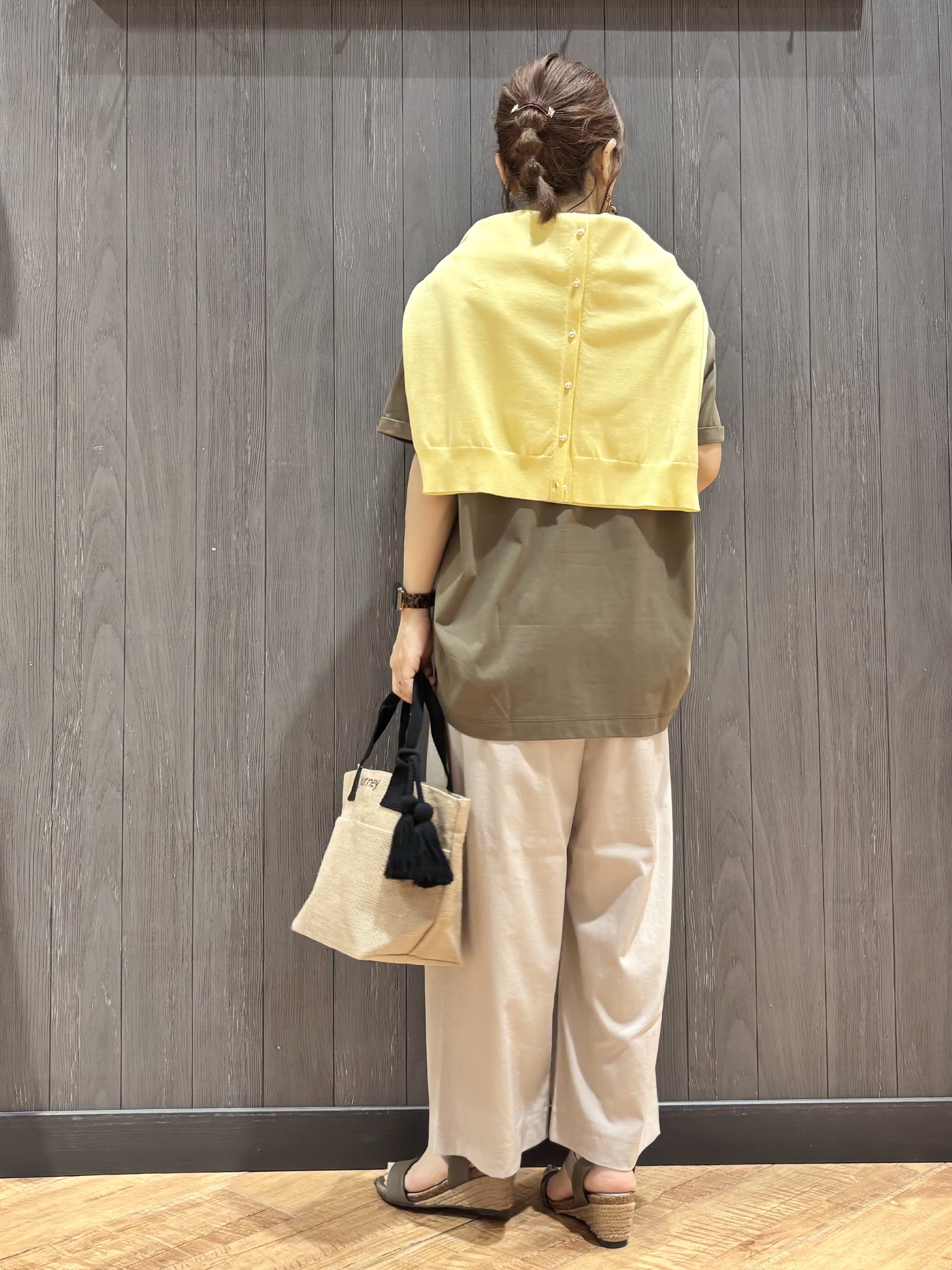 meiさんの「SHOO･LA･RUE｜【ひんやり/S-LL】インせず決まる フロントタックデザインTシャツ」を使ったコーディネート
