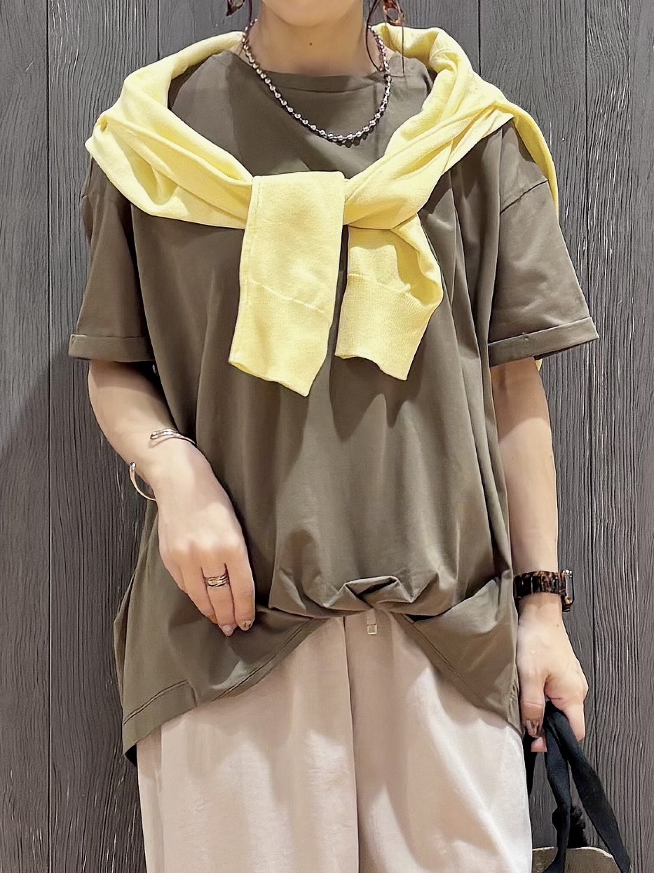 meiさんの「SHOO･LA･RUE｜【ひんやり/S-LL】インせず決まる フロントタックデザインTシャツ」を使ったコーディネート