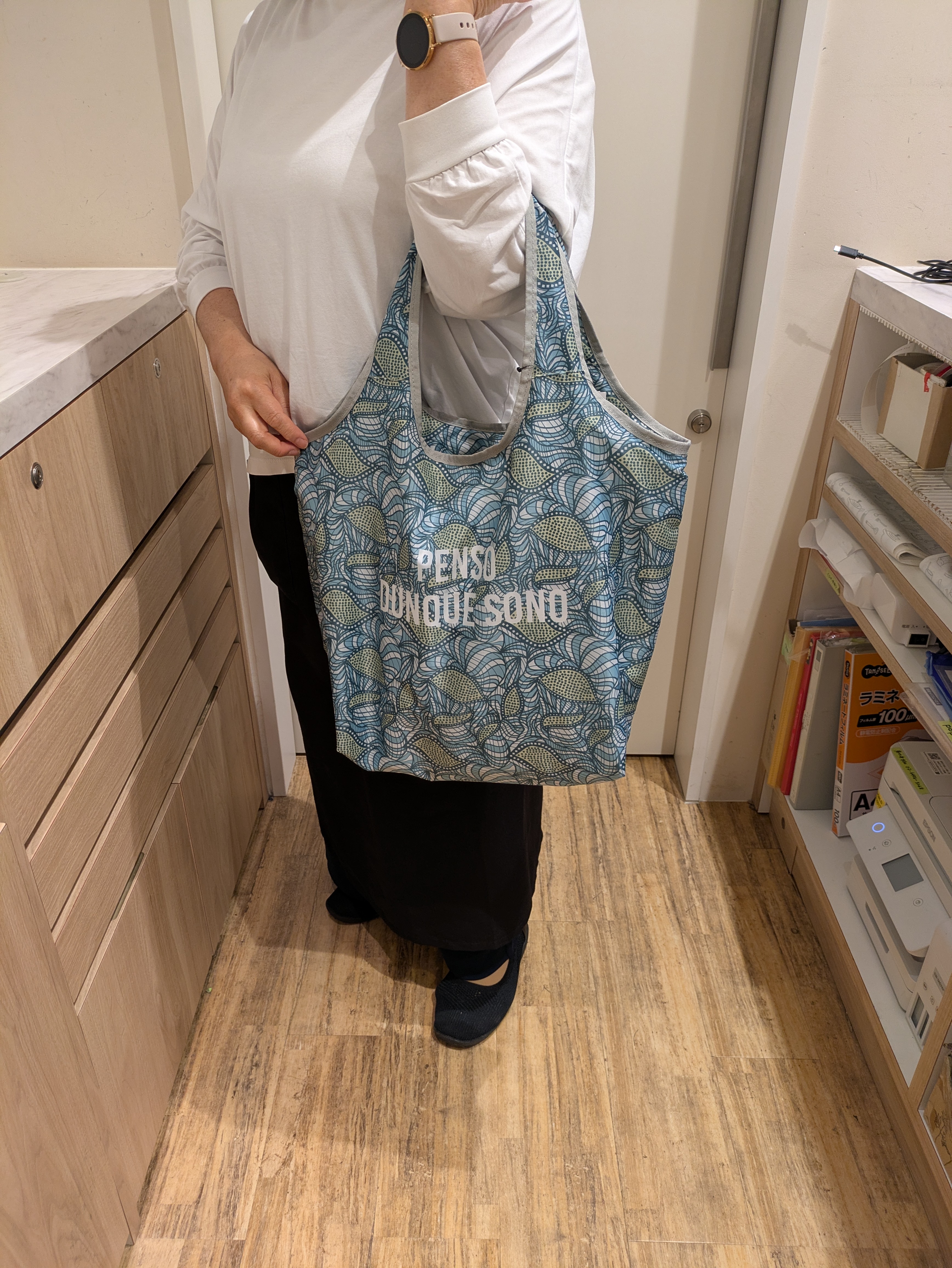 TERUTERUさんの「212 KITCHEN STORE｜ラタ 保冷コンパクトエコバッグ リップルグリーン」を使ったコーディネート