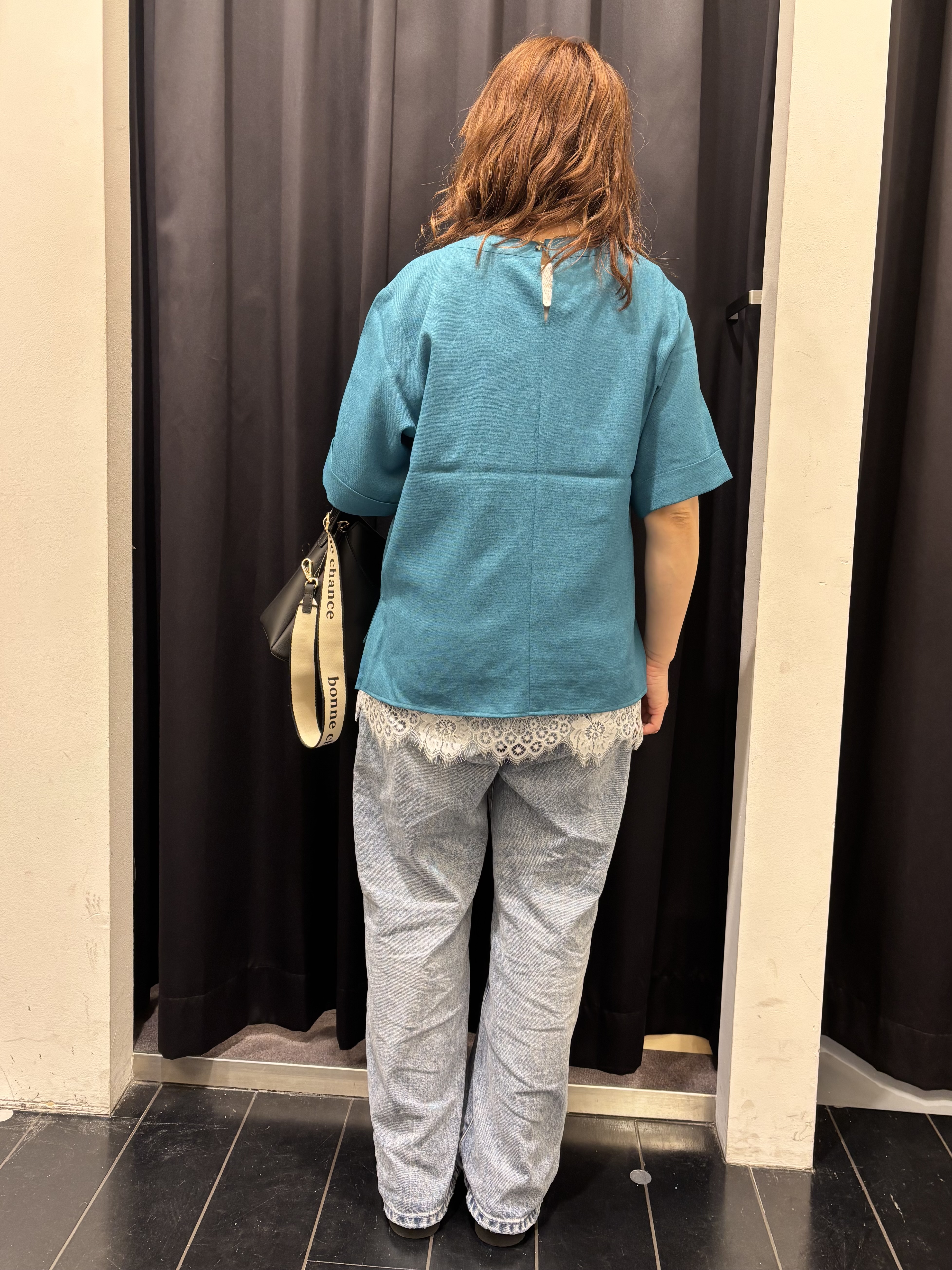 mameさんの「THE SHOP TK｜【M-XL/二の腕カバー】さらり麻調メッシュ5分袖ブラウス」を使ったコーディネート