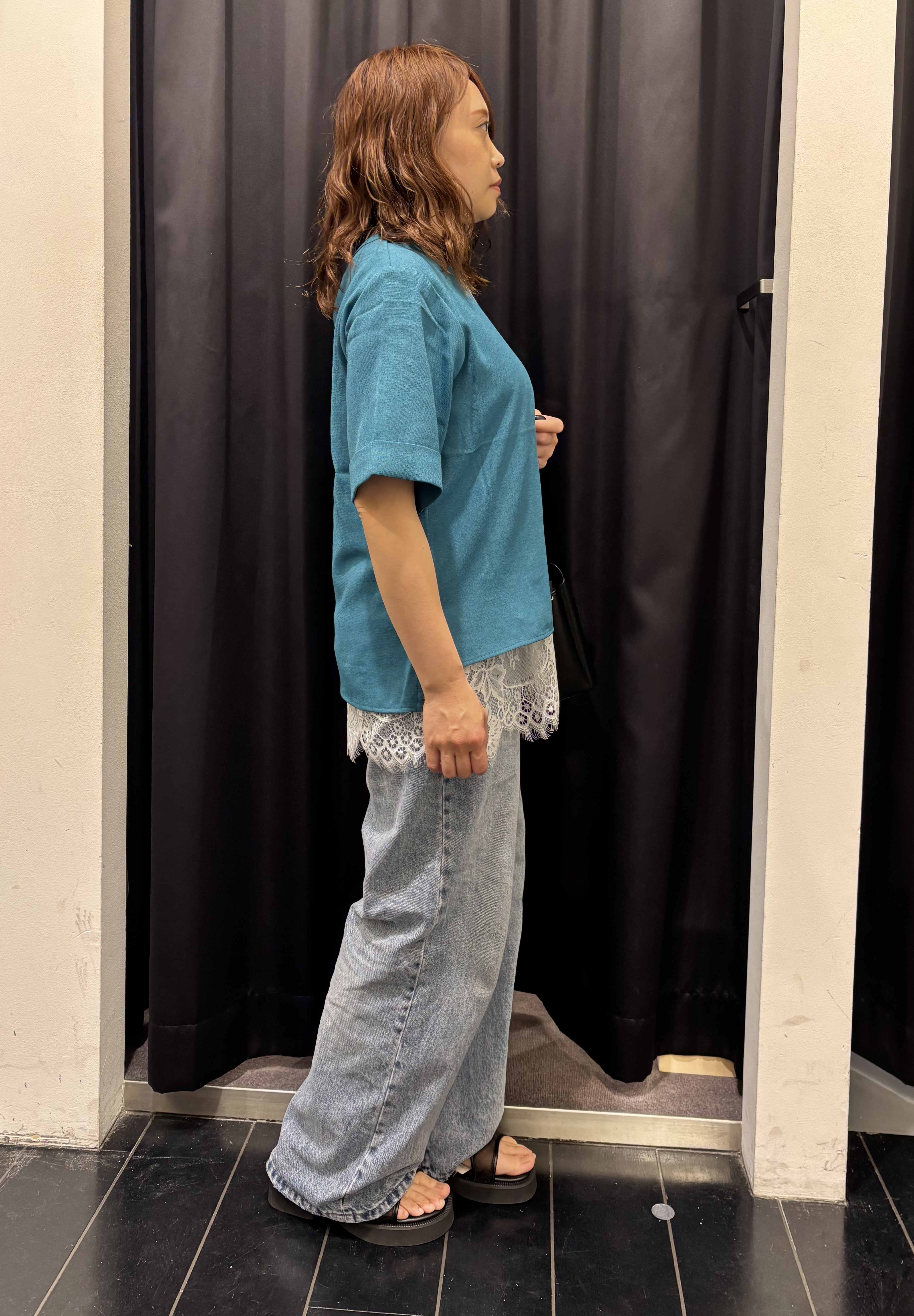 mameさんの「THE SHOP TK｜【M-XL/二の腕カバー】さらり麻調メッシュ5分袖ブラウス」を使ったコーディネート