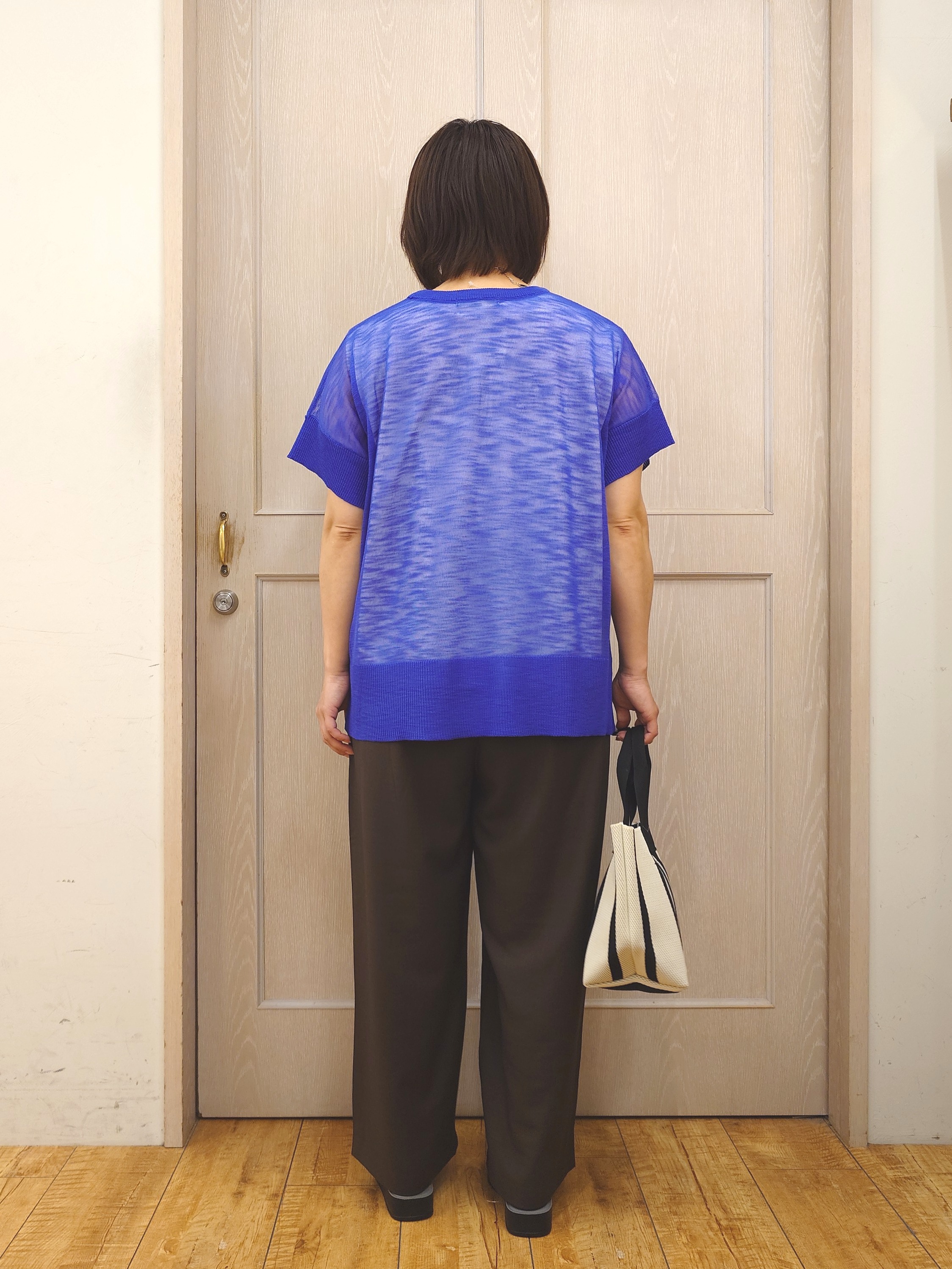 とろろさんの「SHOO･LA･RUE｜【2点セット/S-LL/体型カバー】大人のこなれレイヤード シアーニット+タンクトップ」を使ったコーディネート