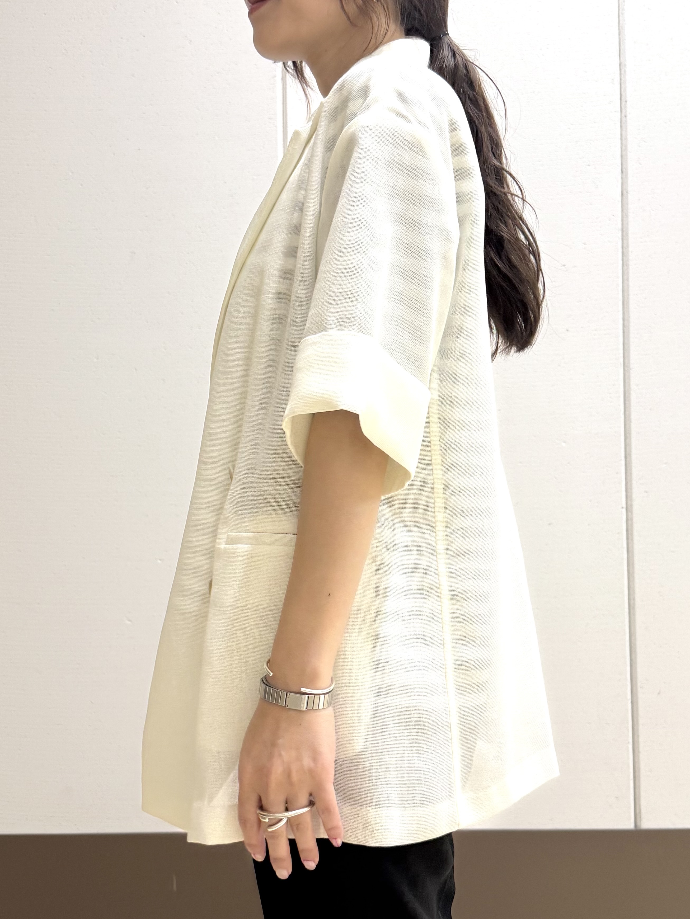 mamiさんの「INDIVI｜【抗菌防臭／消臭】上品光沢コットンTシャツ」を使ったコーディネート