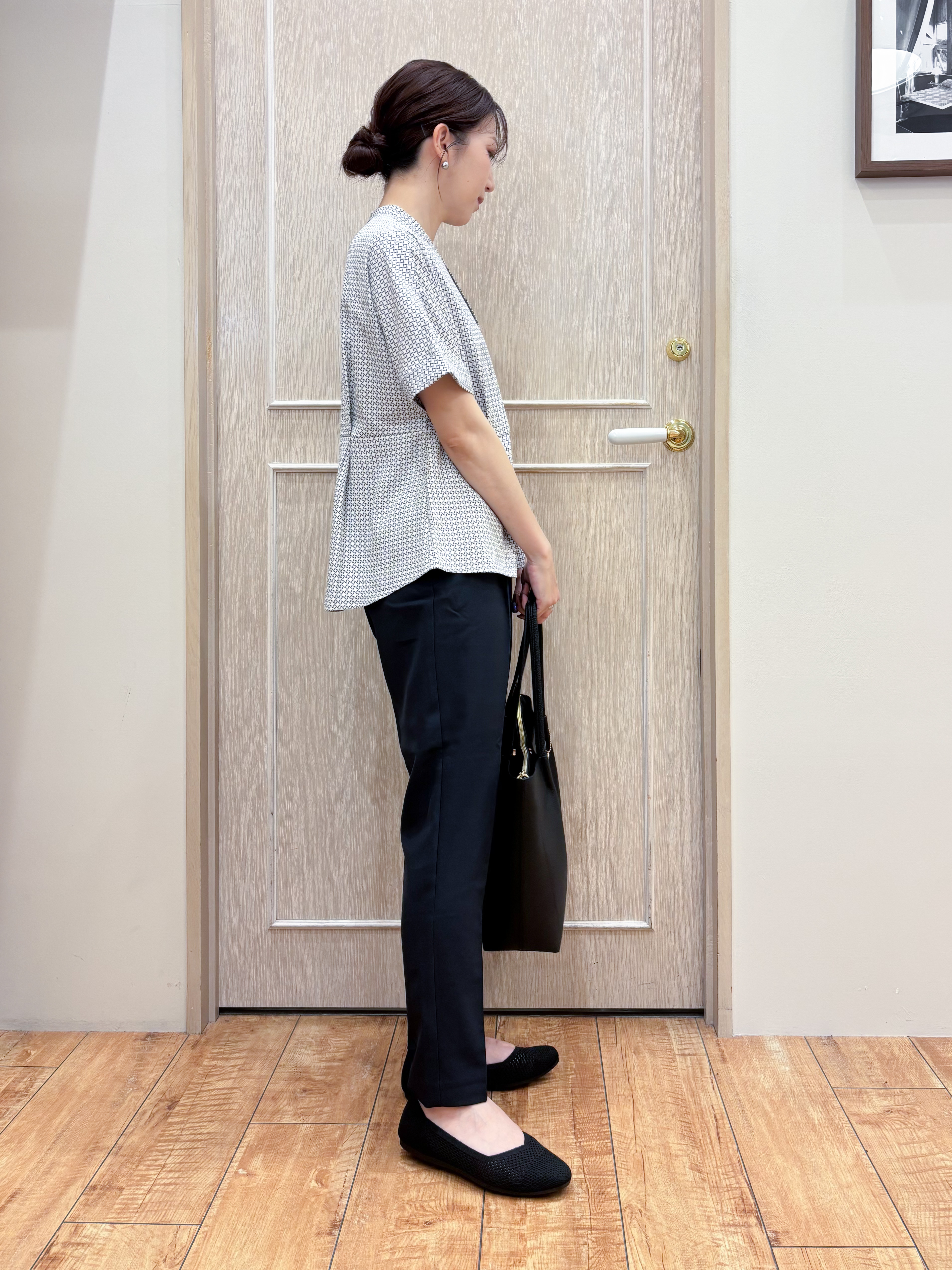 なみさんの「SHOO･LA･RUE｜【ひんやり/UV/通勤】洗濯後しわになりにくい インしない ウエストタックペプラムブラウス」を使ったコーディネート