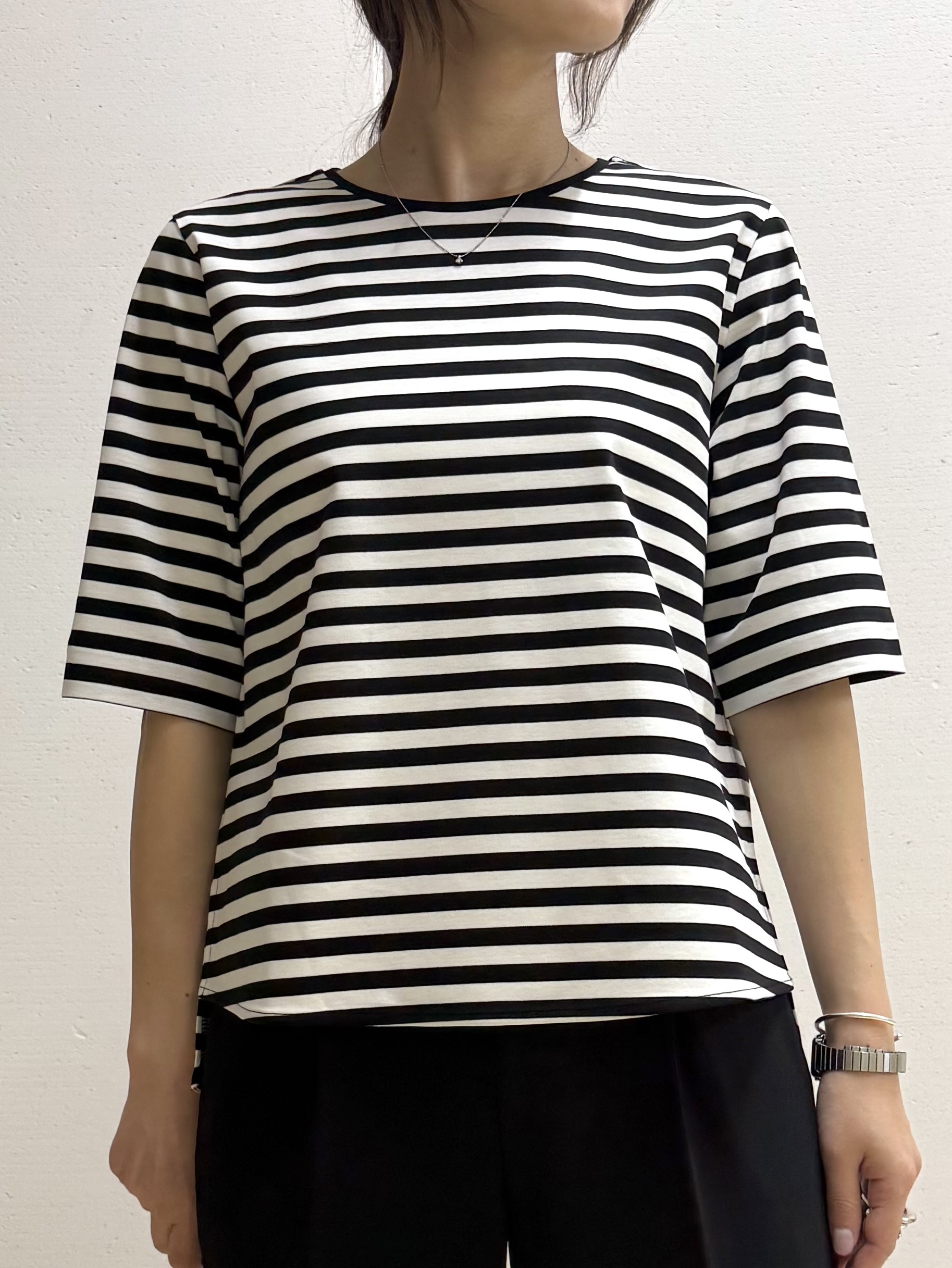 mamiさんの「INDIVI｜【抗菌防臭／消臭】上品光沢コットンTシャツ」を使ったコーディネート