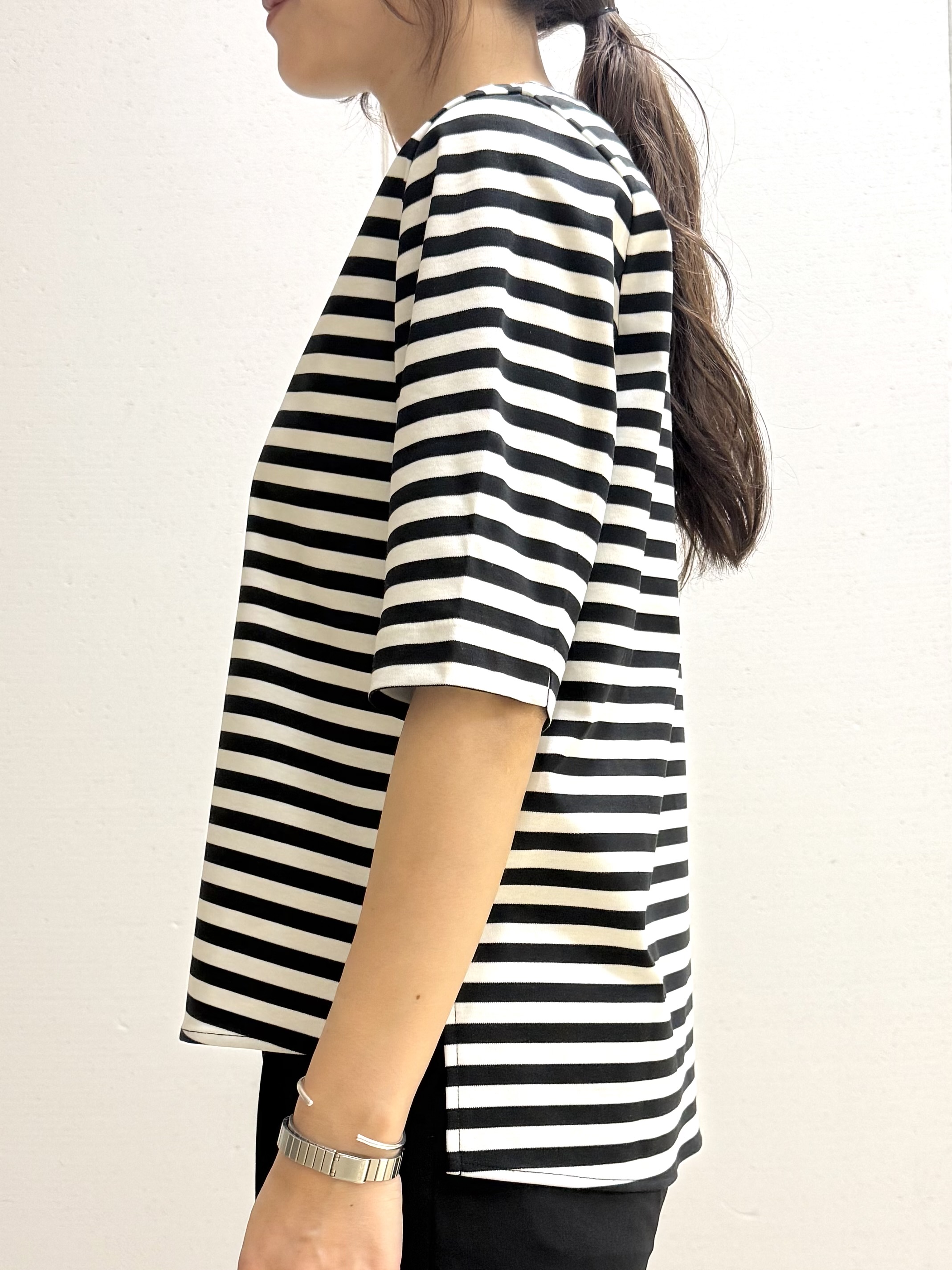 mamiさんの「INDIVI｜【抗菌防臭／消臭】上品光沢コットンTシャツ」を使ったコーディネート