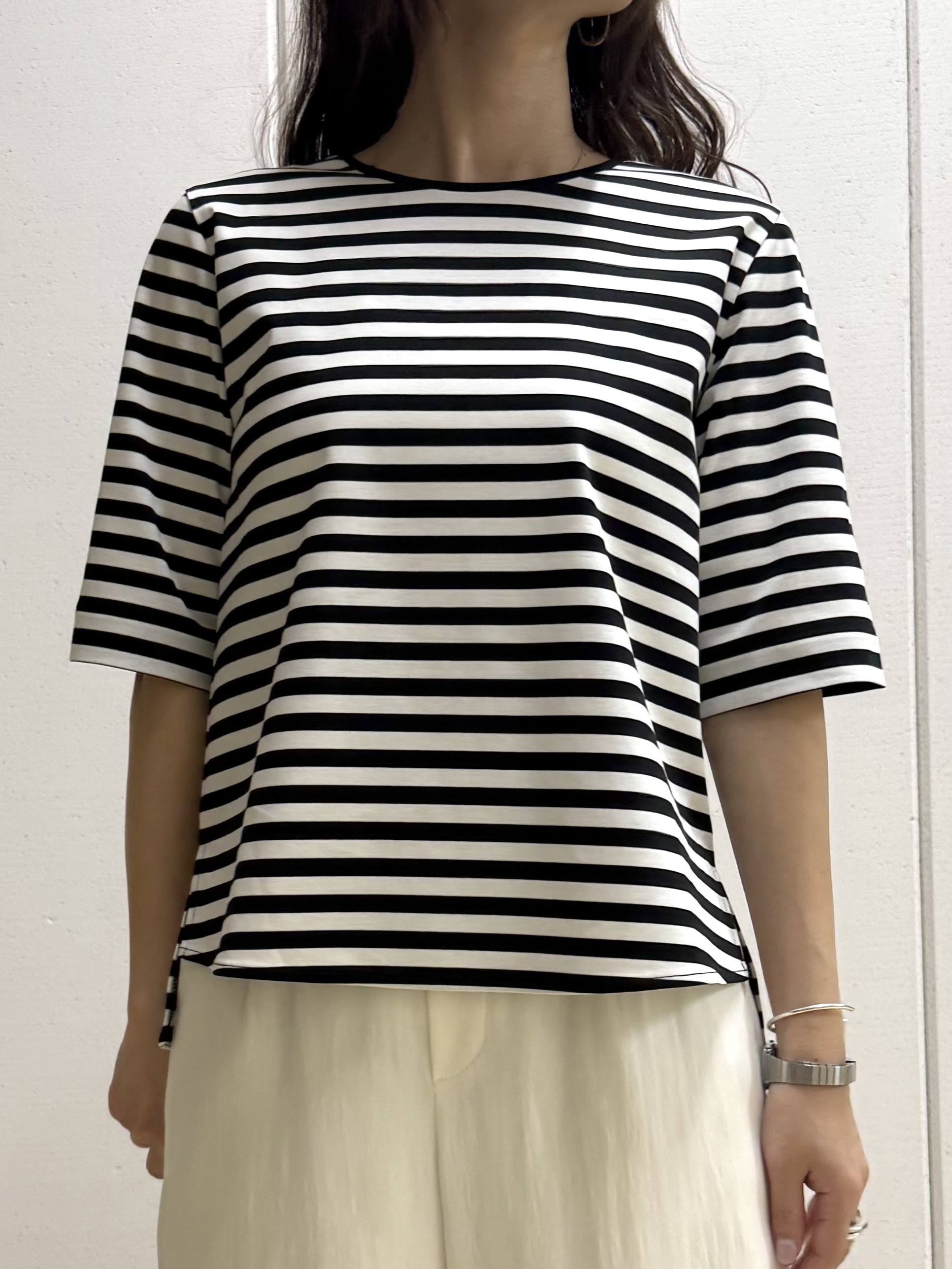 mamiさんの「INDIVI｜【抗菌防臭／消臭】上品光沢コットンTシャツ」を使ったコーディネート