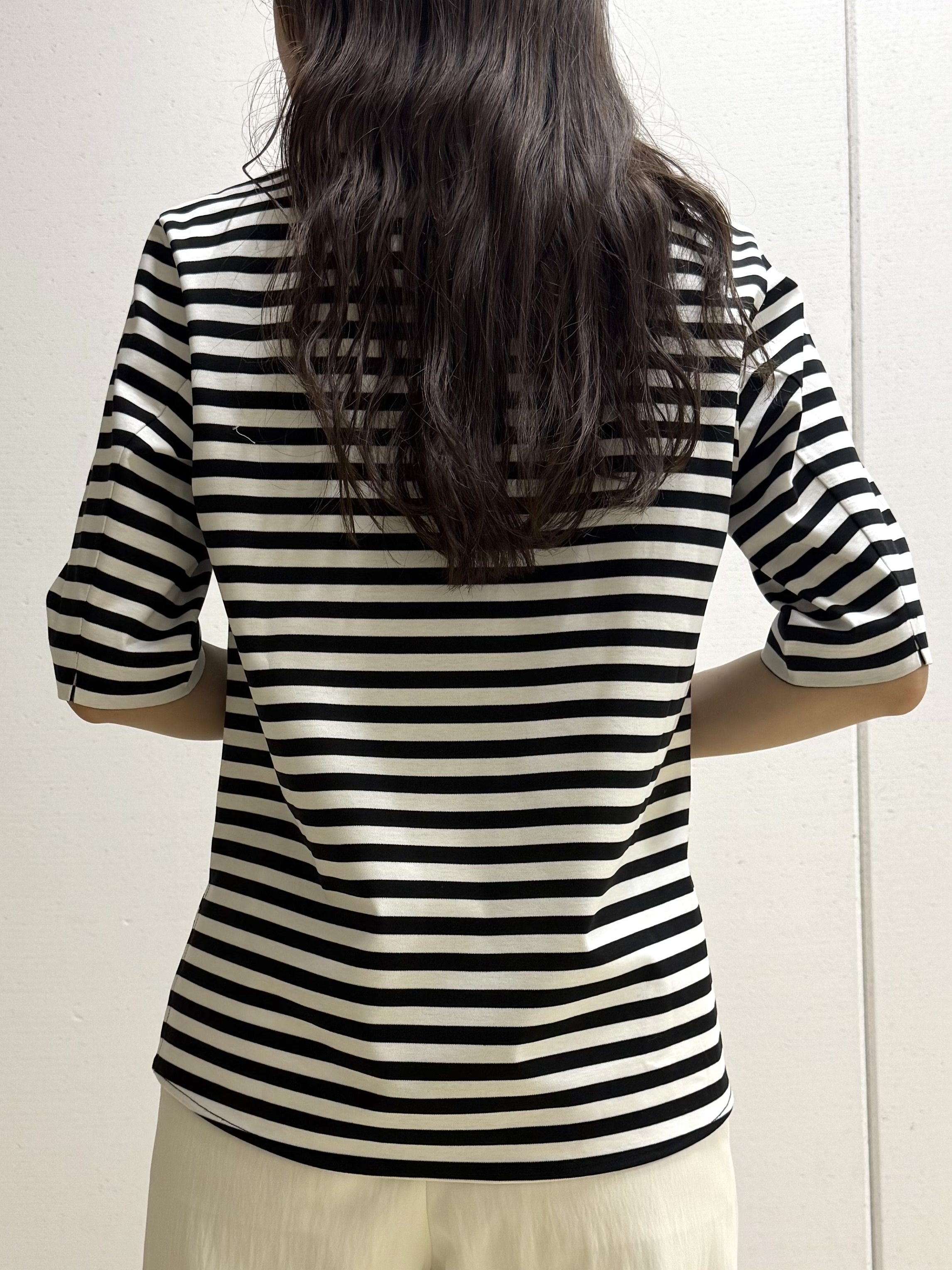 mamiさんの「INDIVI｜【抗菌防臭／消臭】上品光沢コットンTシャツ」を使ったコーディネート