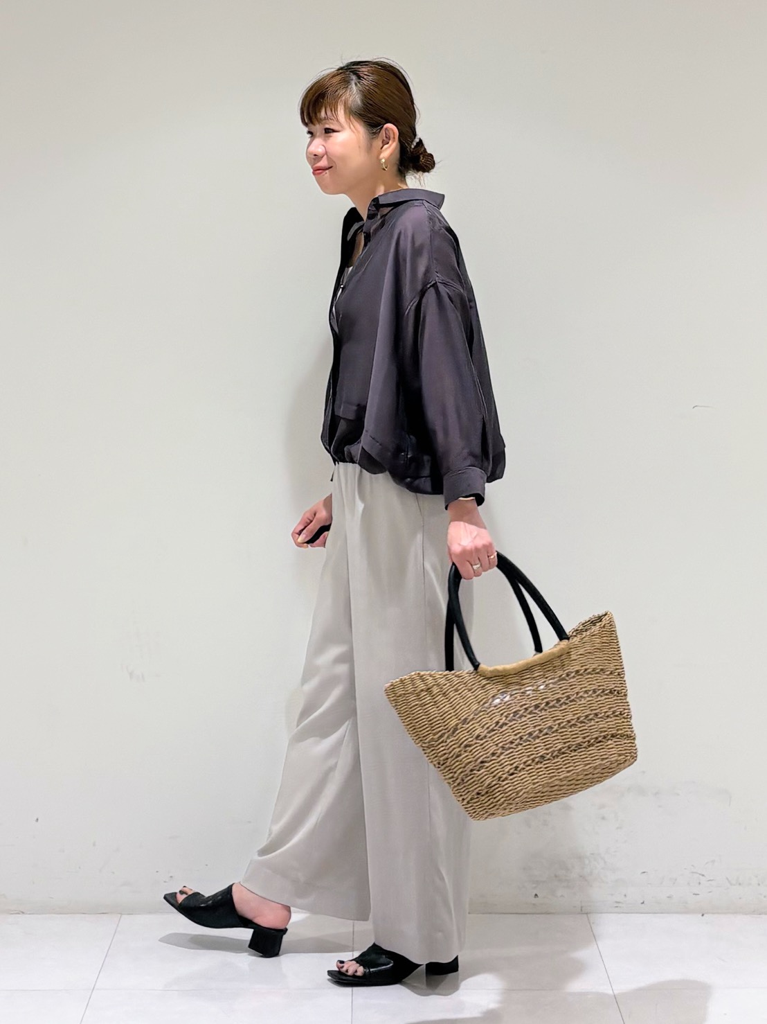 tsuyuさんの「INDIVI｜【透かし編み】ペーパーヤーン バスケットバッグ」を使ったコーディネート