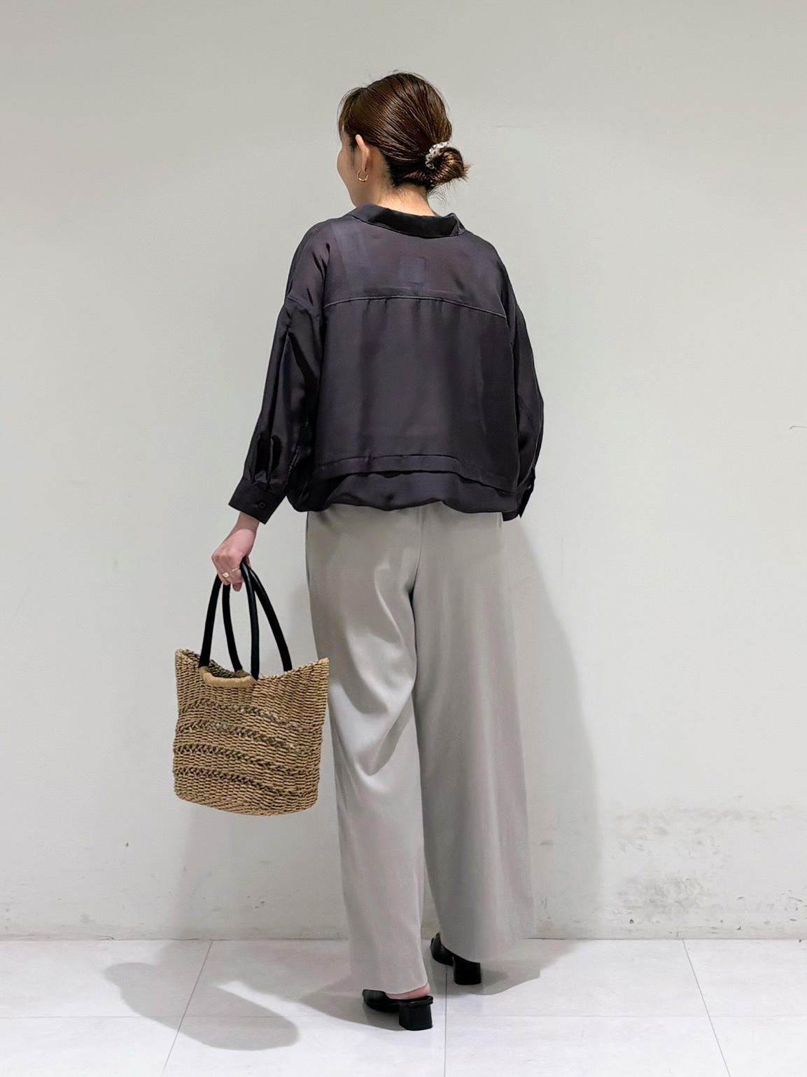 tsuyuさんの「INDIVI｜【透かし編み】ペーパーヤーン バスケットバッグ」を使ったコーディネート