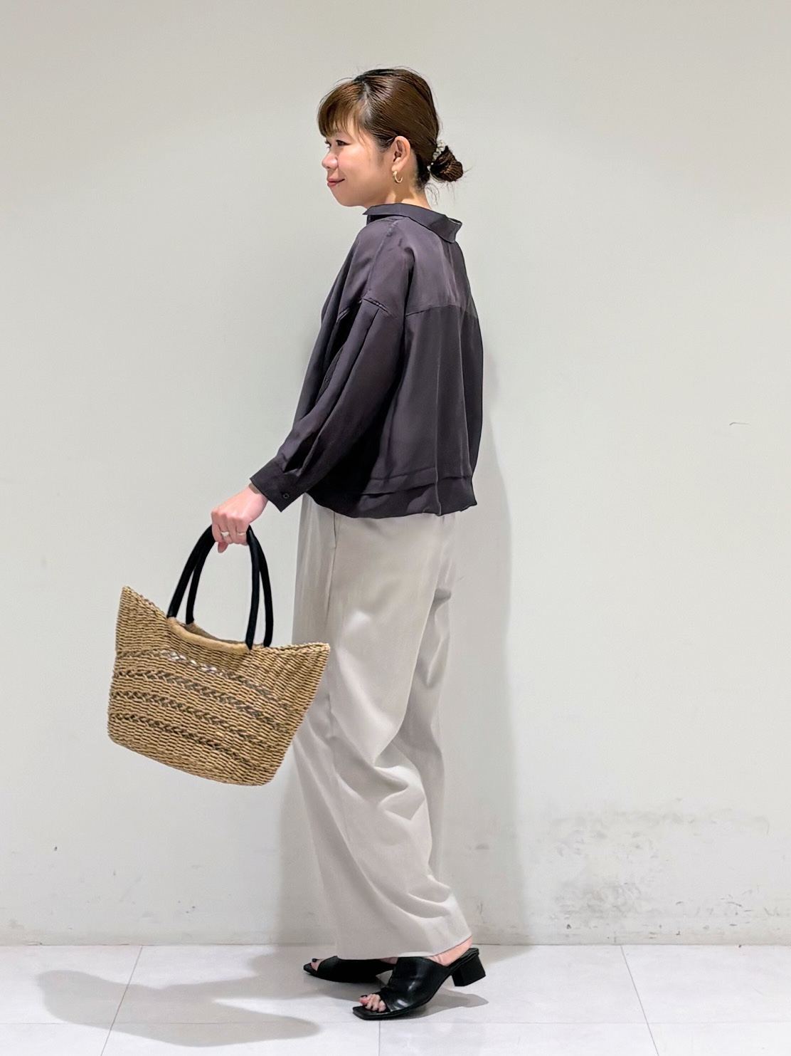 tsuyuさんの「INDIVI｜【透かし編み】ペーパーヤーン バスケットバッグ」を使ったコーディネート