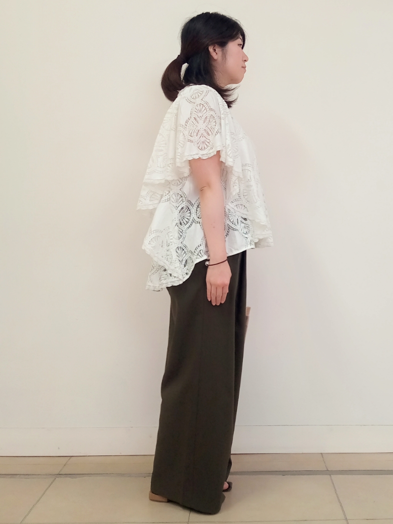 emiさんの「DRESSTERIOR｜ラッセルレース ブラウス」を使ったコーディネート