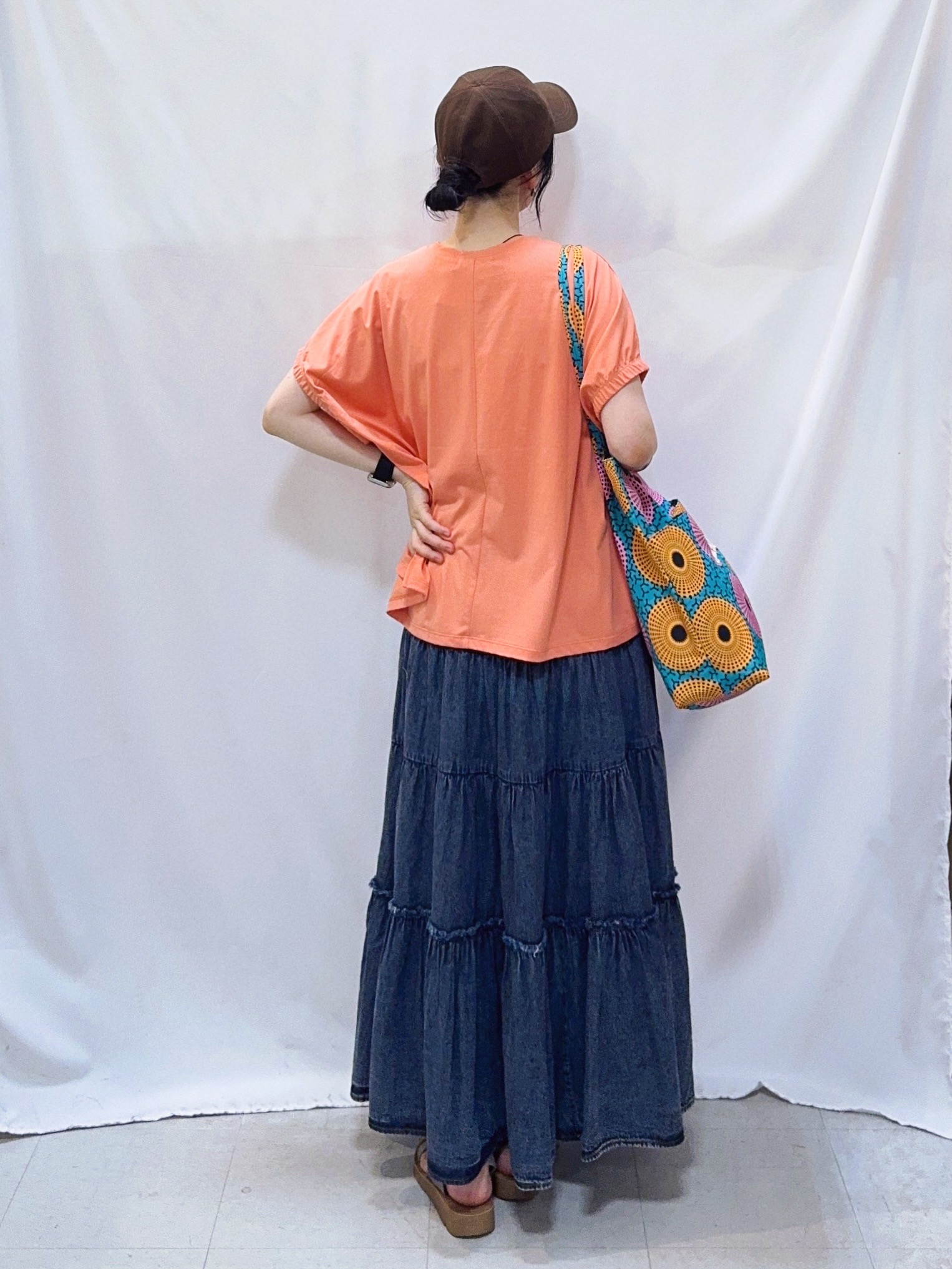𝐇𝐢𝐫𝐨𝐦𝐢さんの「SHOO･LA･RUE｜【ひんやり/洗濯機可】シンプルにこなれて見せる お袖ギャザードルマンTシャツ」を使ったコーディネート
