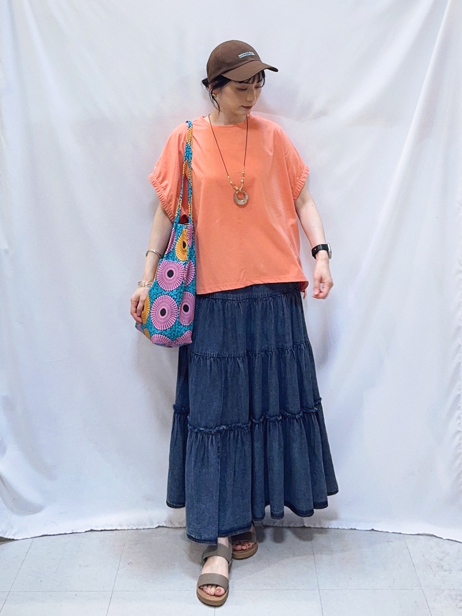 𝐇𝐢𝐫𝐨𝐦𝐢さんの「SHOO･LA･RUE｜【ひんやり/洗濯機可】シンプルにこなれて見せる お袖ギャザードルマンTシャツ」を使ったコーディネート