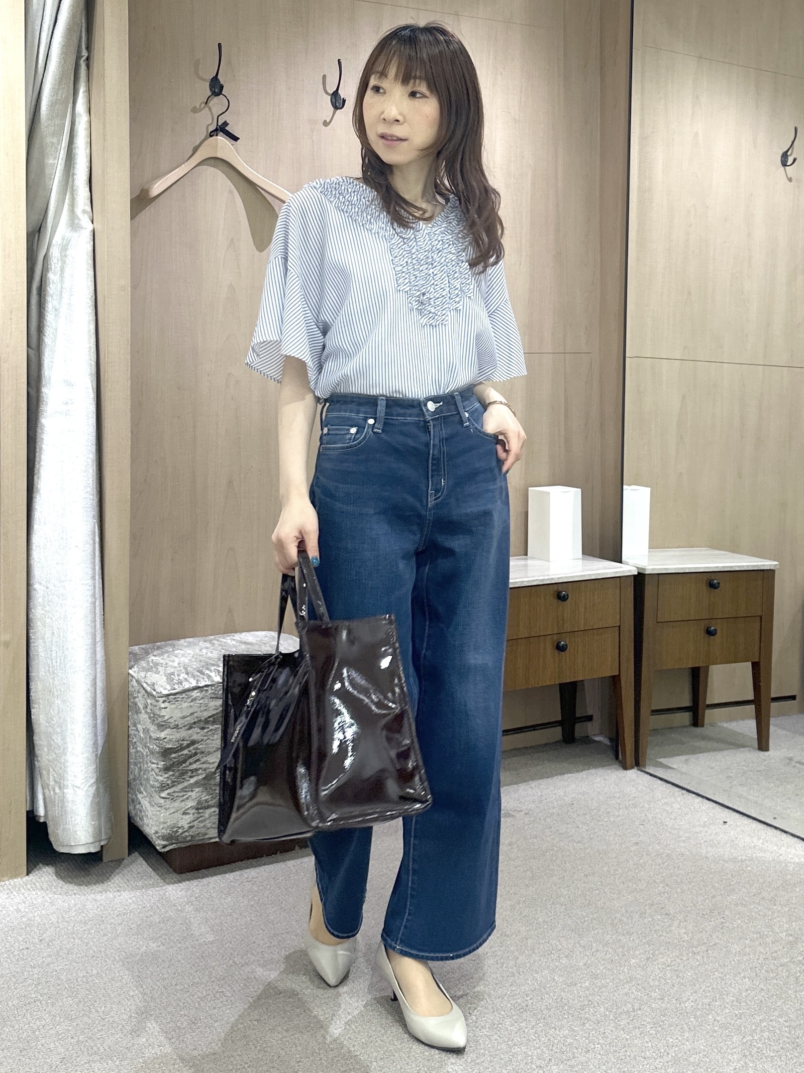 Miwaさんの「UNTITLED｜【接触冷感/通気性/洗える】Vネックフリルブラウス」を使ったコーディネート