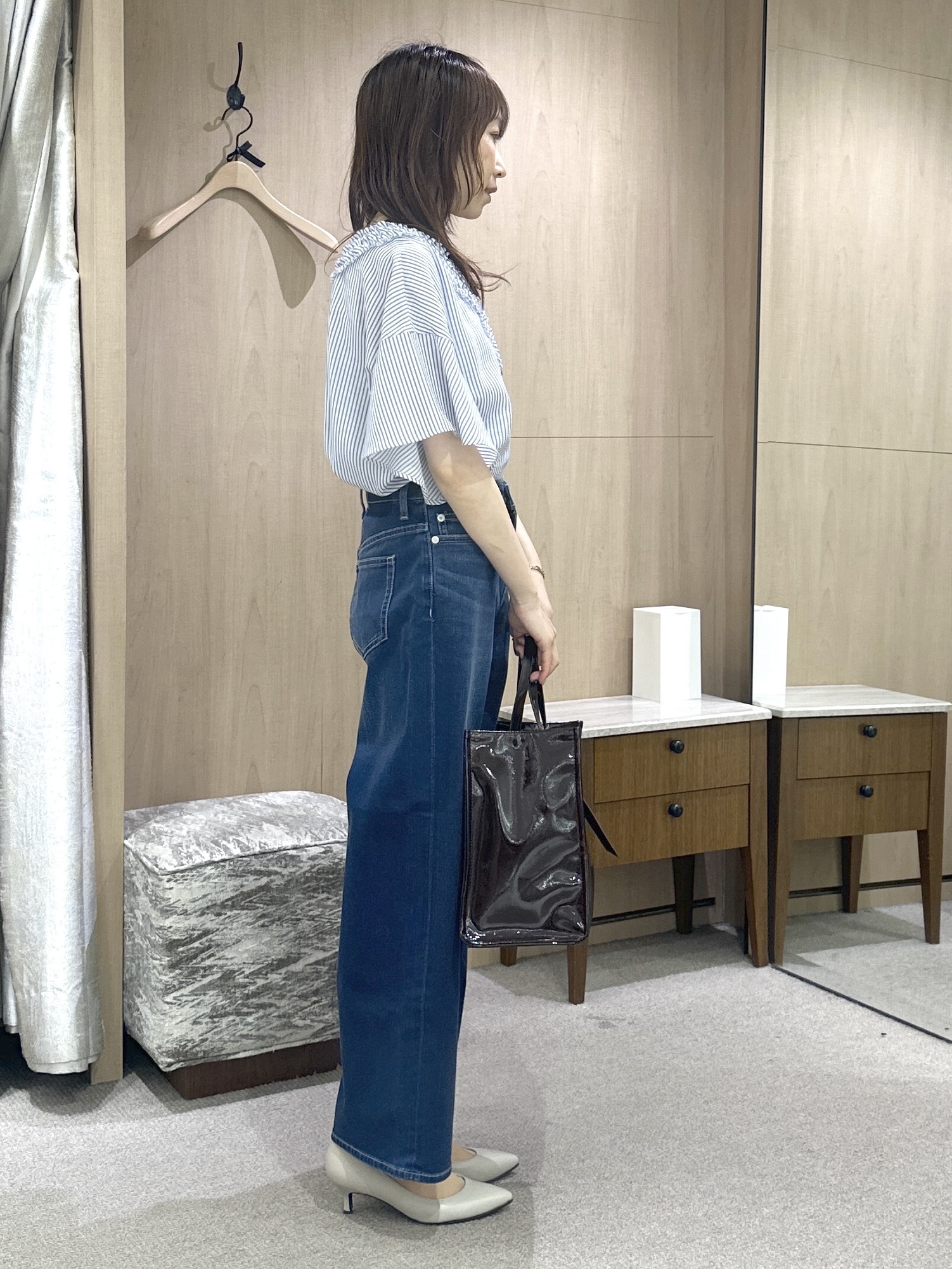 Miwaさんの「UNTITLED｜【接触冷感/通気性/洗える】Vネックフリルブラウス」を使ったコーディネート
