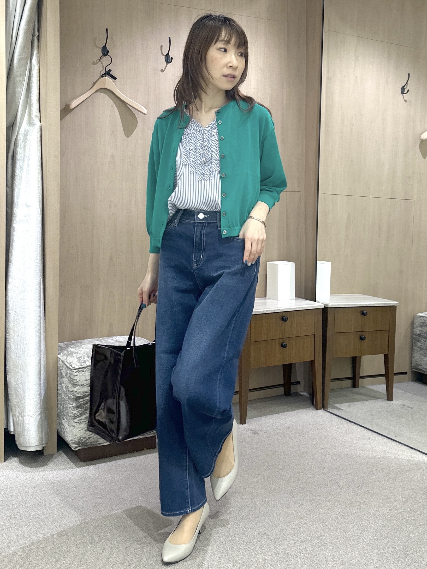 Miwaさんの「UNTITLED｜【接触冷感/通気性/洗える】Vネックフリルブラウス」を使ったコーディネート