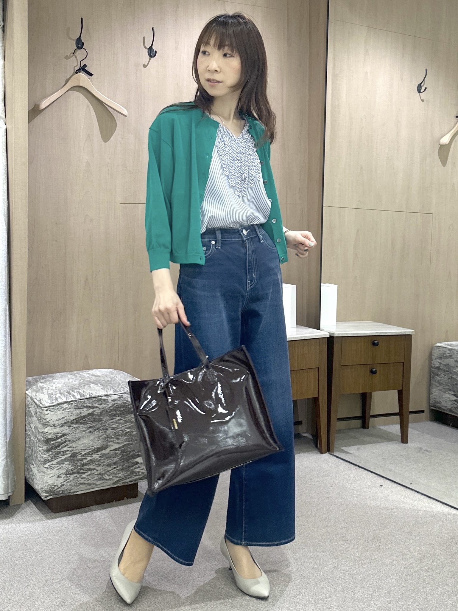 Miwaさんの「UNTITLED｜【接触冷感/通気性/洗える】Vネックフリルブラウス」を使ったコーディネート