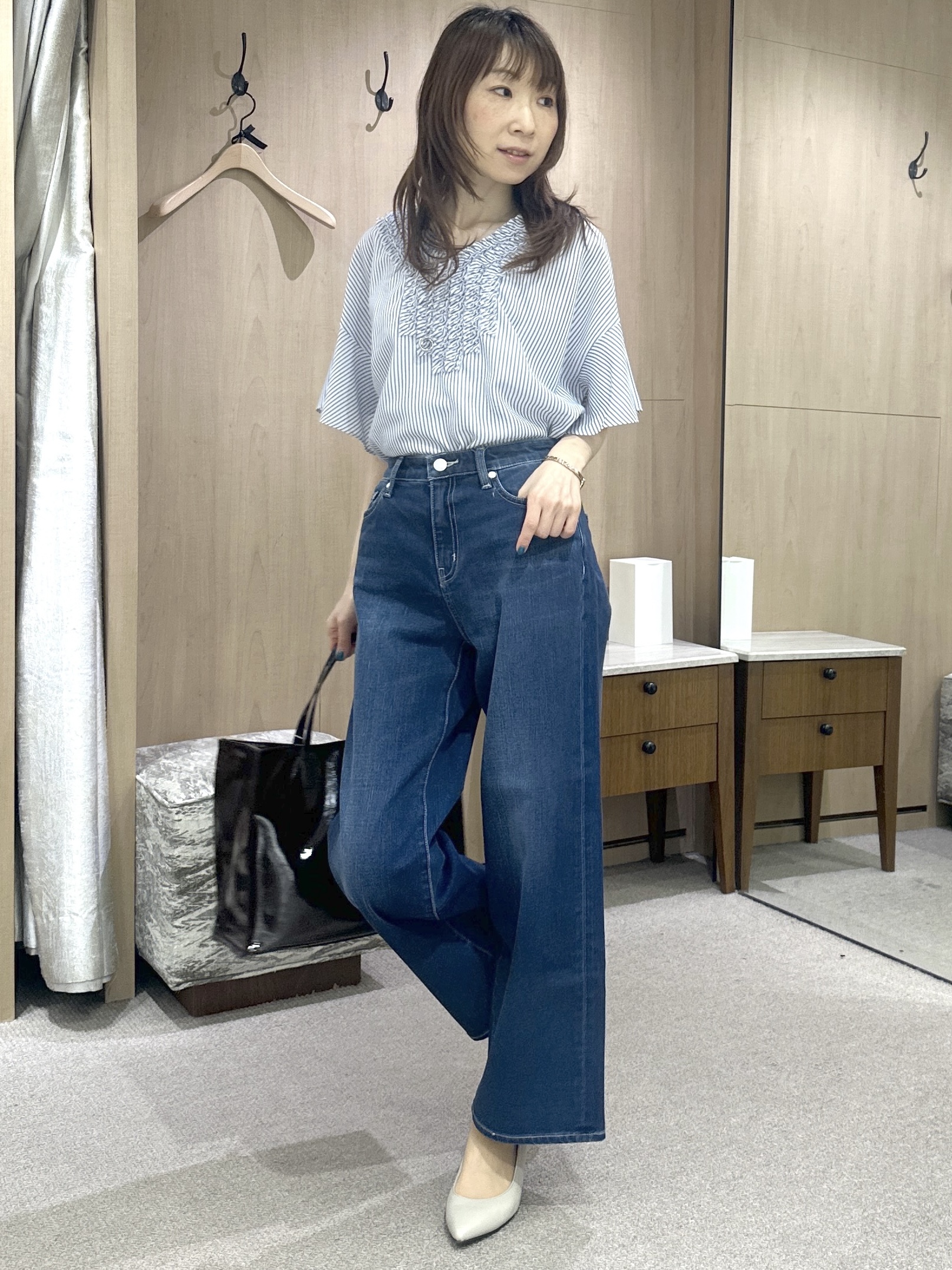 Miwaさんの「UNTITLED｜【接触冷感/通気性/洗える】Vネックフリルブラウス」を使ったコーディネート