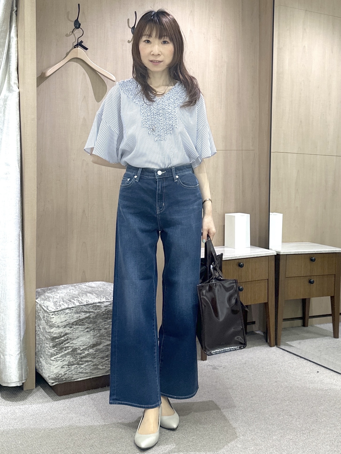 Miwaさんの「UNTITLED｜【接触冷感/通気性/洗える】Vネックフリルブラウス」を使ったコーディネート