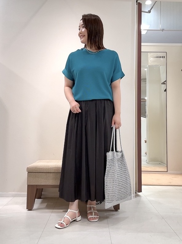 YUIさんの「UNTITLED｜【11色展開/体型カバー】前後2WAYフレンチスリーブニット」を使ったコーディネート