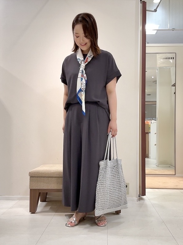 YUIさんの「UNTITLED｜【前後2WAY/はっ水/セットアップ可】リラクシーフレンチスリーブブラウス」を使ったコーディネート