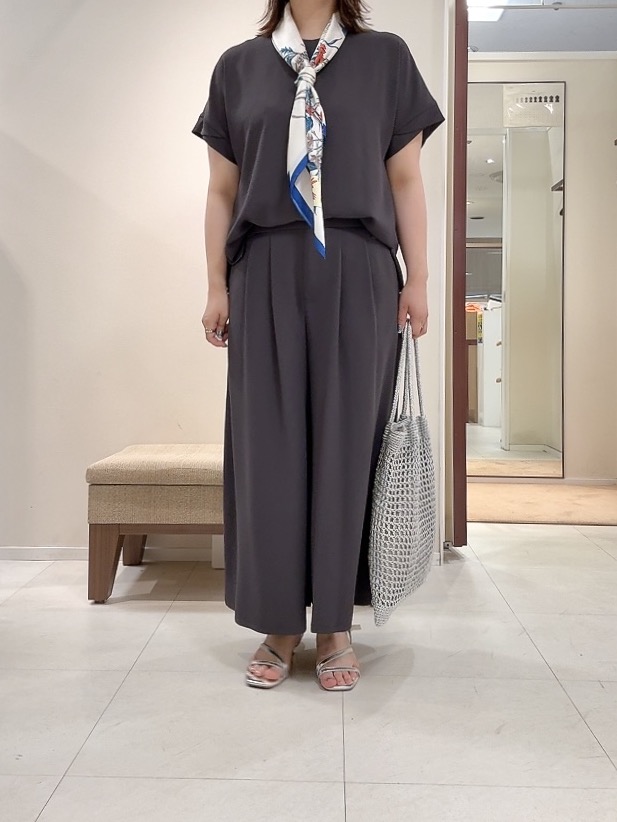 YUIさんの「UNTITLED｜【前後2WAY/はっ水/セットアップ可】リラクシーフレンチスリーブブラウス」を使ったコーディネート