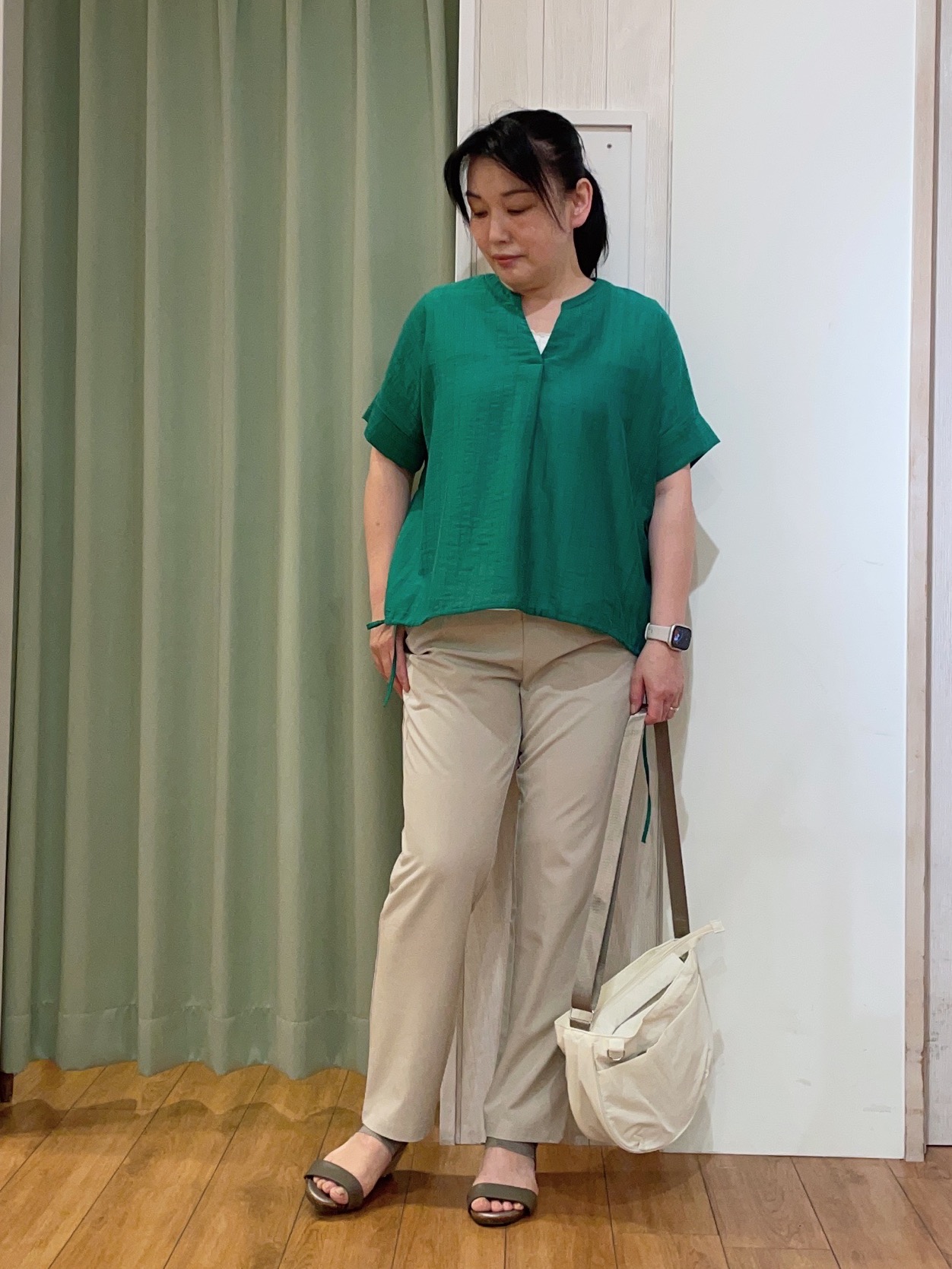 ke-yさんの「SHOO･LA･RUE｜【高レビュー/体型カバー】インせず着られる スキッパー裾リボンブラウス」を使ったコーディネート
