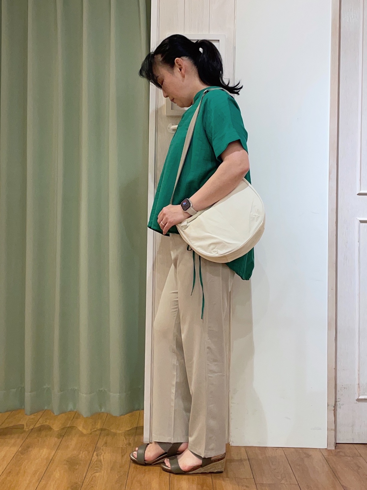 ke-yさんの「SHOO･LA･RUE｜【高レビュー/体型カバー】インせず着られる スキッパー裾リボンブラウス」を使ったコーディネート