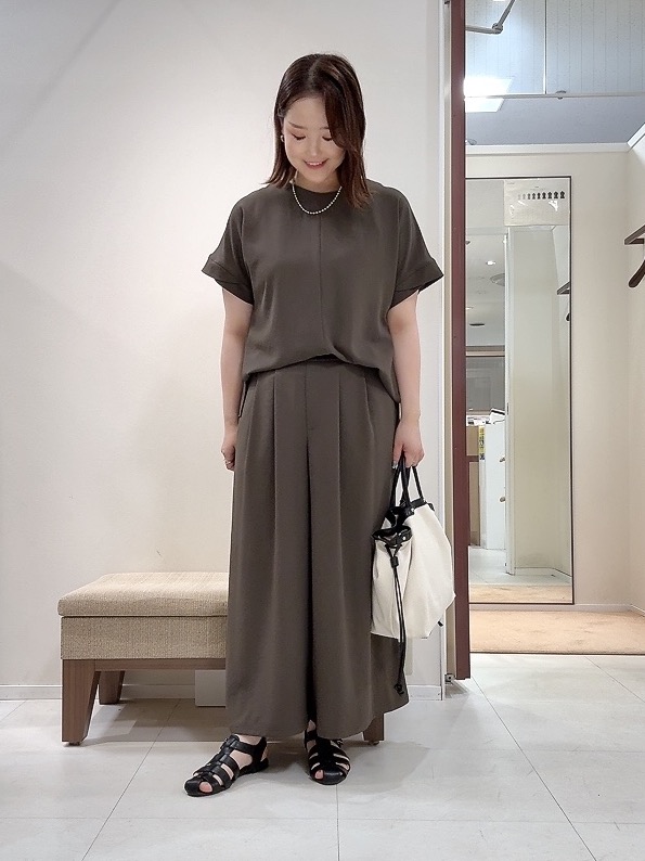 YUIさんの「UNTITLED｜【前後2WAY/はっ水/セットアップ可】リラクシーフレンチスリーブブラウス」を使ったコーディネート