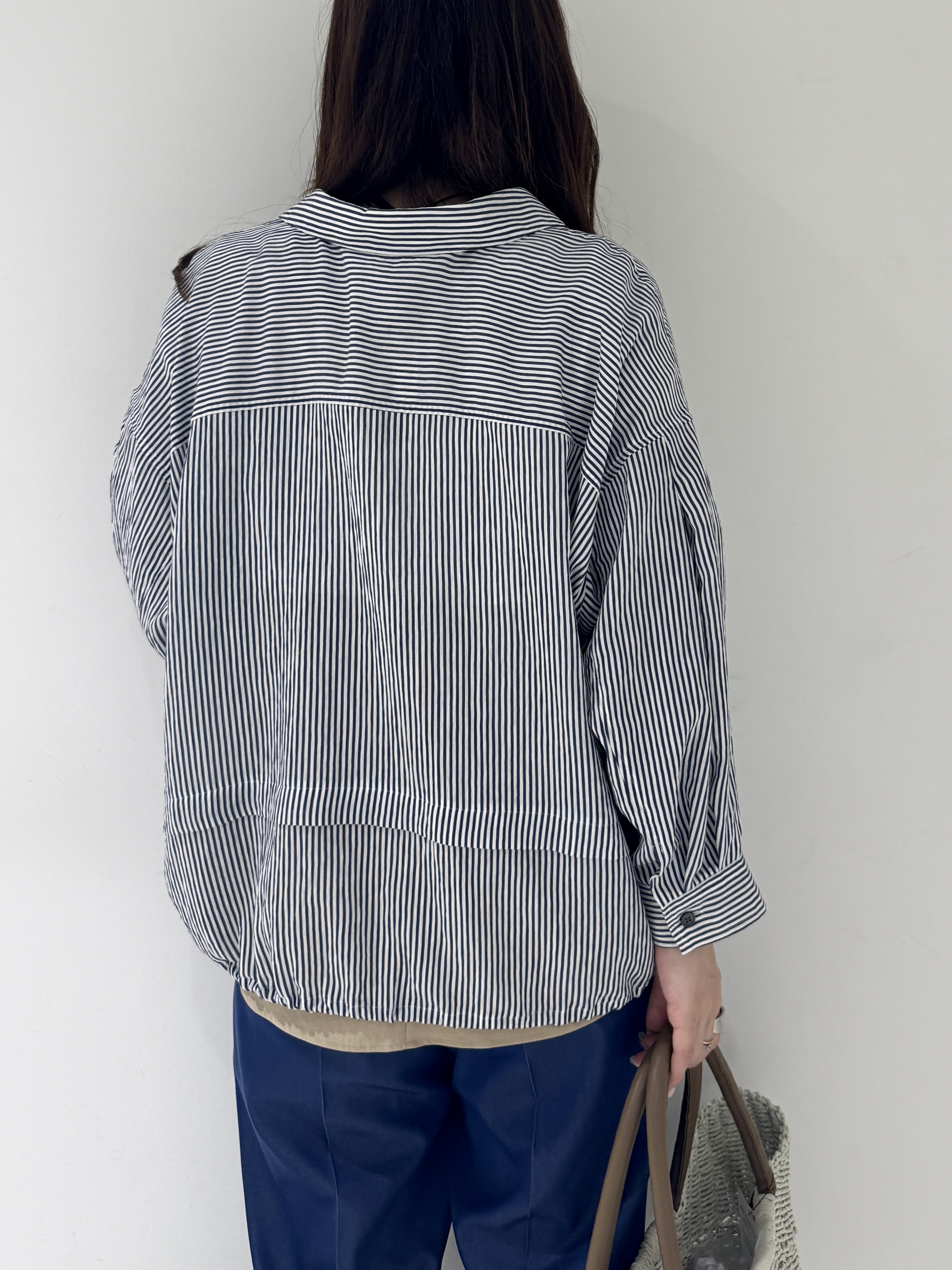 そんさんの「INDIVI｜【接触冷感／洗える／2WAY】ドロスト付 シアーシャンブレーシャツ」を使ったコーディネート