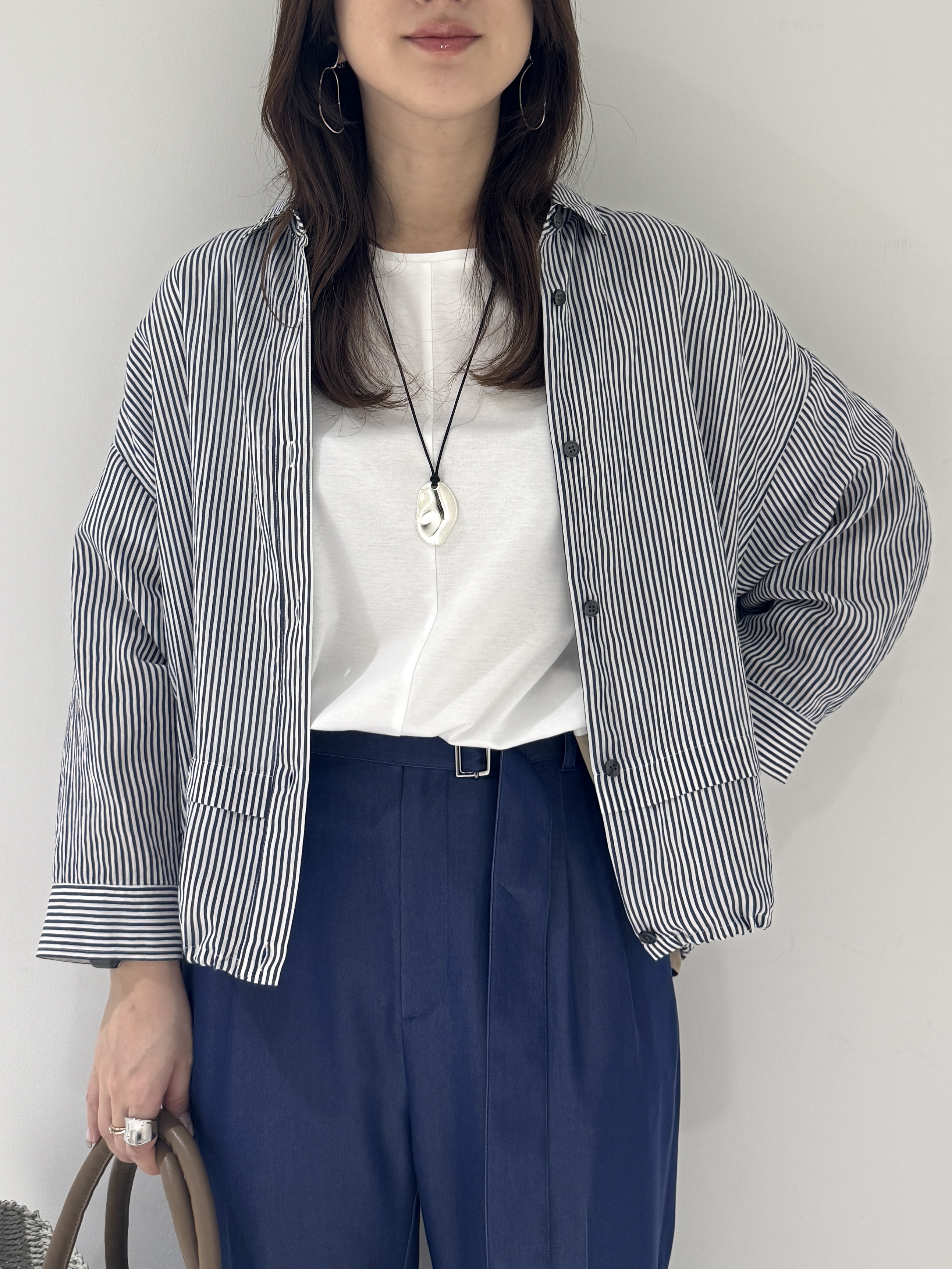 そんさんの「INDIVI｜【接触冷感／洗える／2WAY】ドロスト付 シアーシャンブレーシャツ」を使ったコーディネート
