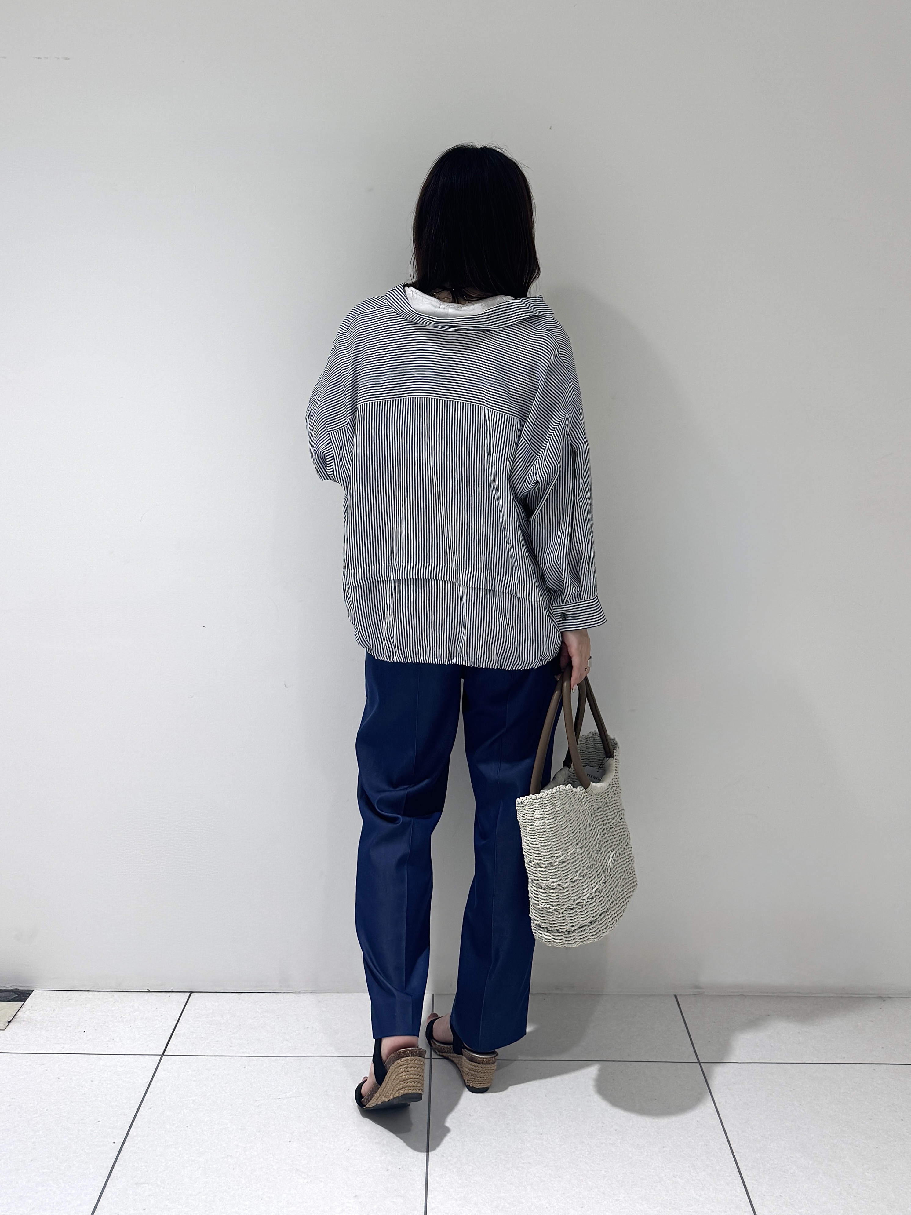 そんさんの「INDIVI｜【接触冷感／洗える／2WAY】ドロスト付 シアーシャンブレーシャツ」を使ったコーディネート