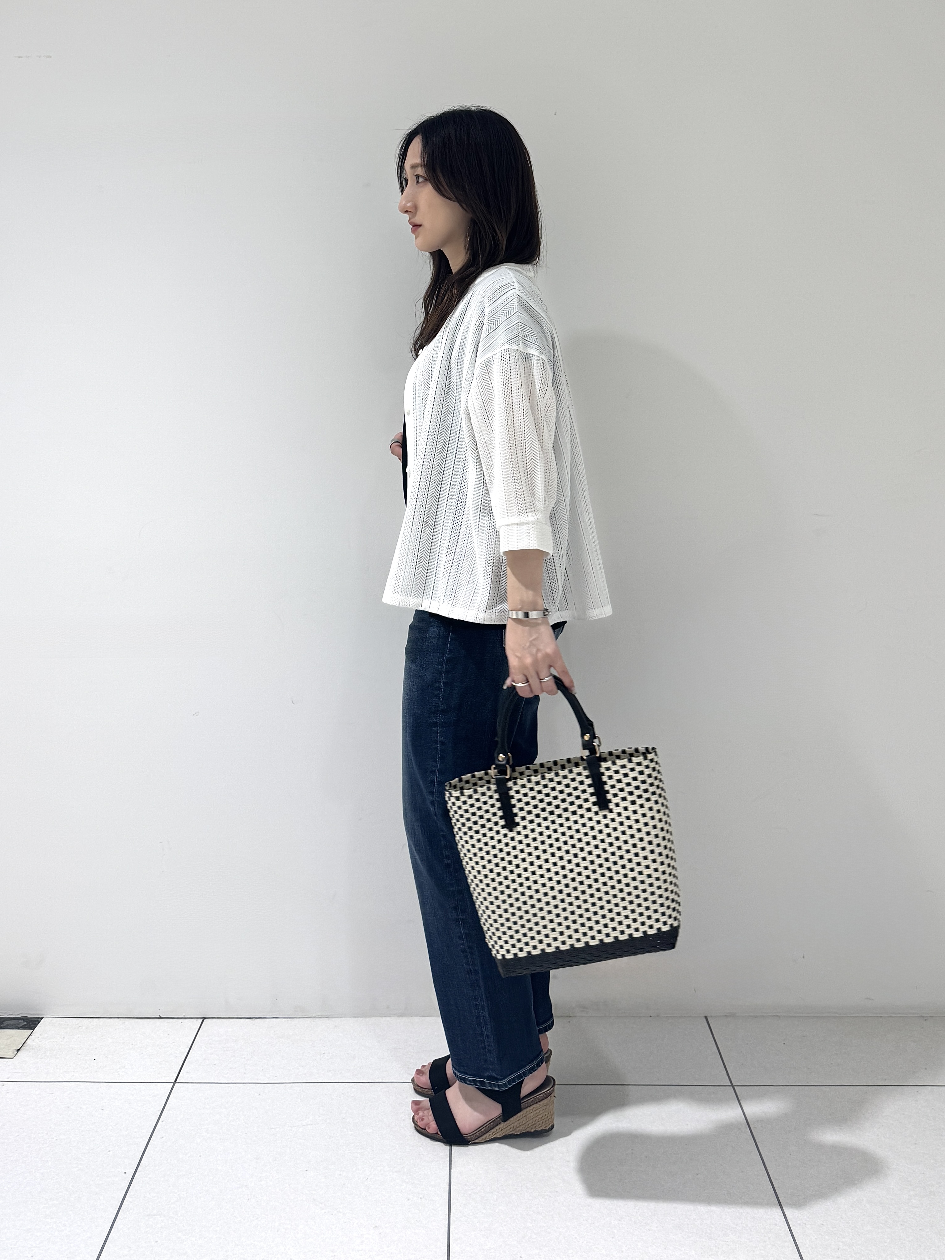 そんさんの「INDIVI｜【洗える／アンサンブル可能】シアースストライプトップス」を使ったコーディネート