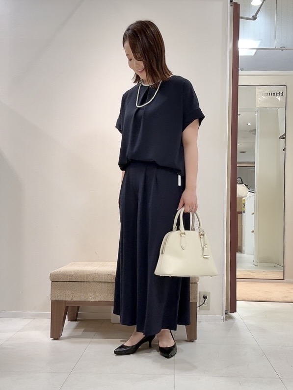 YUIさんの「UNTITLED｜【前後2WAY/はっ水/セットアップ可】リラクシーフレンチスリーブブラウス」を使ったコーディネート