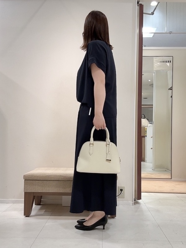 YUIさんの「UNTITLED｜【前後2WAY/はっ水/セットアップ可】リラクシーフレンチスリーブブラウス」を使ったコーディネート