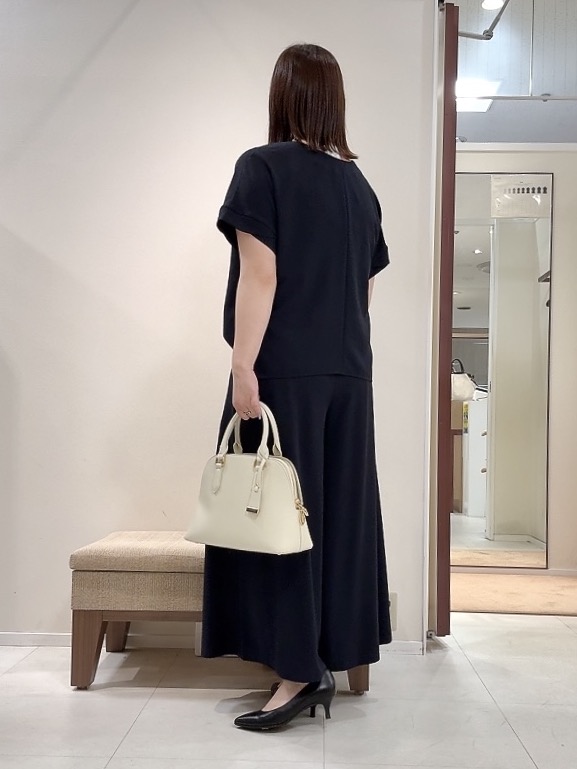 YUIさんの「UNTITLED｜【前後2WAY/はっ水/セットアップ可】リラクシーフレンチスリーブブラウス」を使ったコーディネート