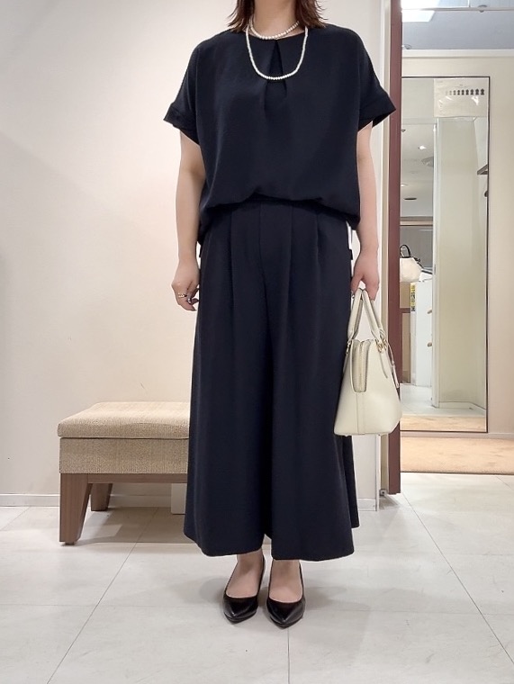YUIさんの「UNTITLED｜【前後2WAY/はっ水/セットアップ可】リラクシーフレンチスリーブブラウス」を使ったコーディネート
