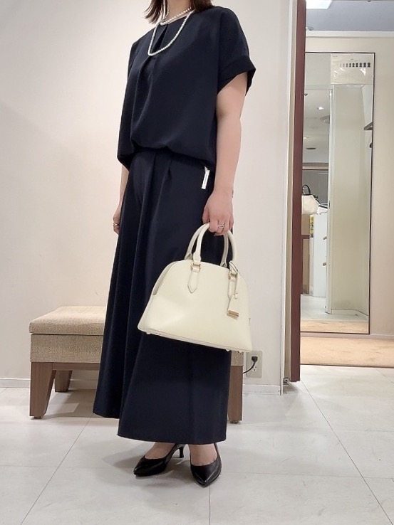YUIさんの「UNTITLED｜【前後2WAY/はっ水/セットアップ可】リラクシーフレンチスリーブブラウス」を使ったコーディネート