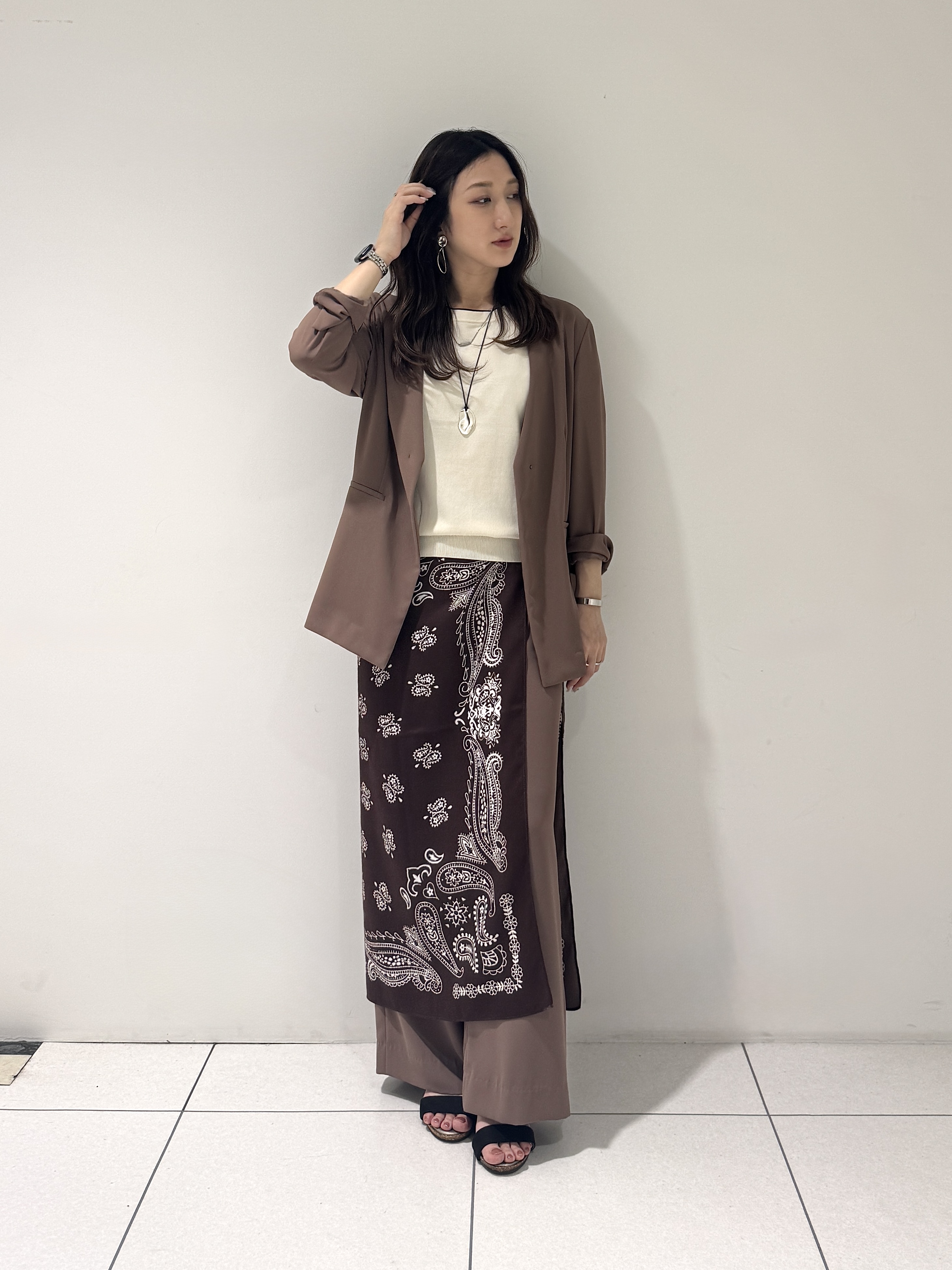 そんさんの「INDIVI｜【さらに軽く軽快！／着る日傘】ノーカラージャケット」を使ったコーディネート