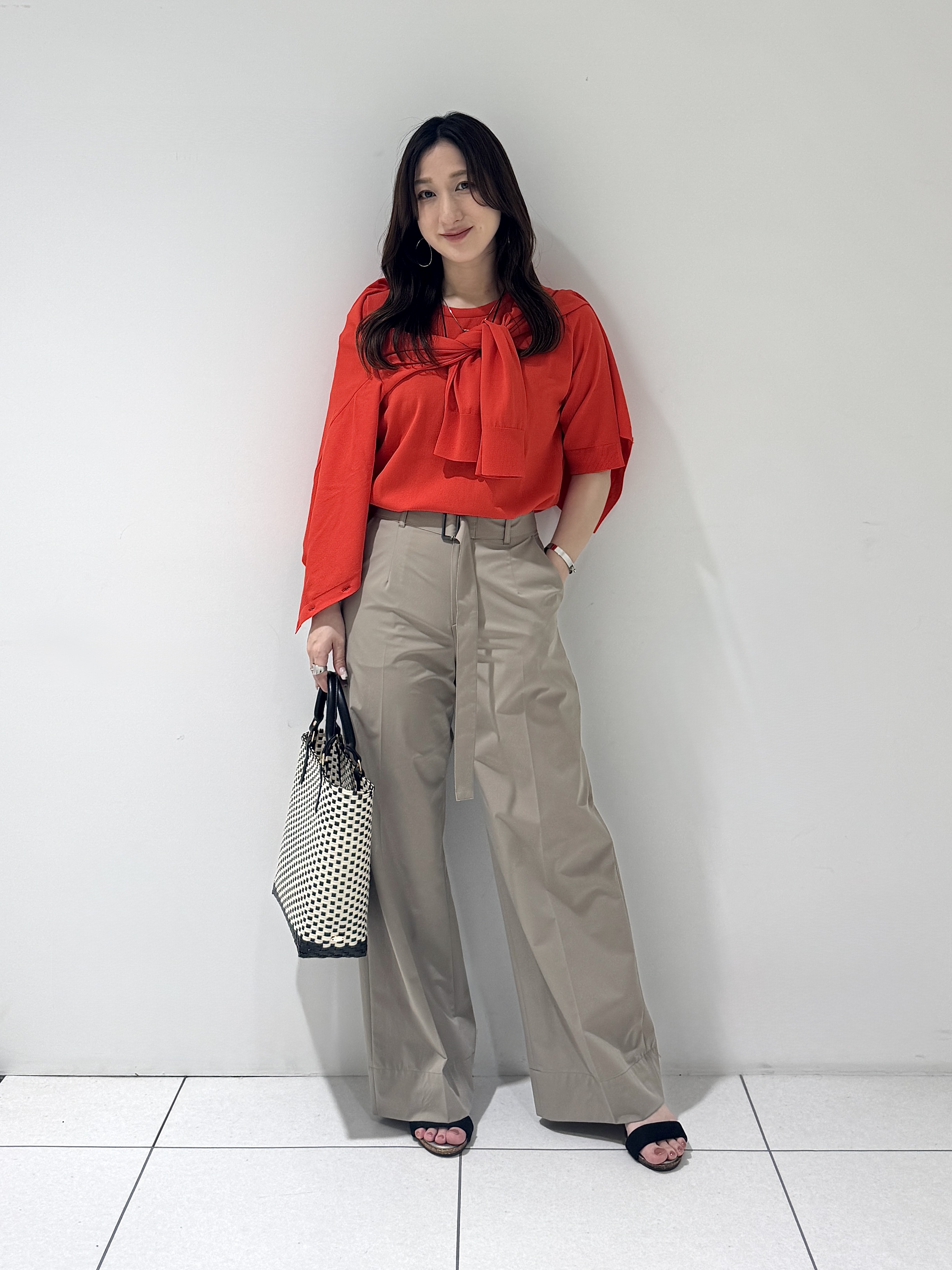 そんさんの「INDIVI｜【UVケア/接触冷感／アンサンブル】丸首カーディガン＆袖スリット5分袖ニット」を使ったコーディネート