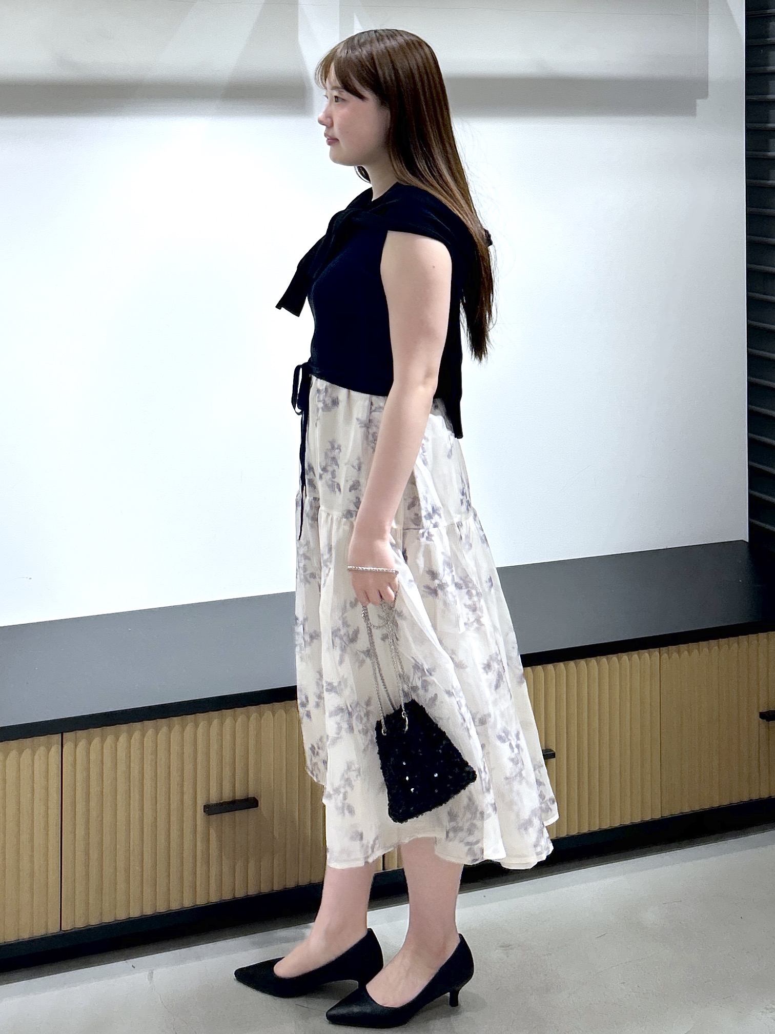 sayaさんの「OPAQUE.CLIP｜ビジューボタンシアーカーディガン【抗ピリング／洗濯機OK】」を使ったコーディネート