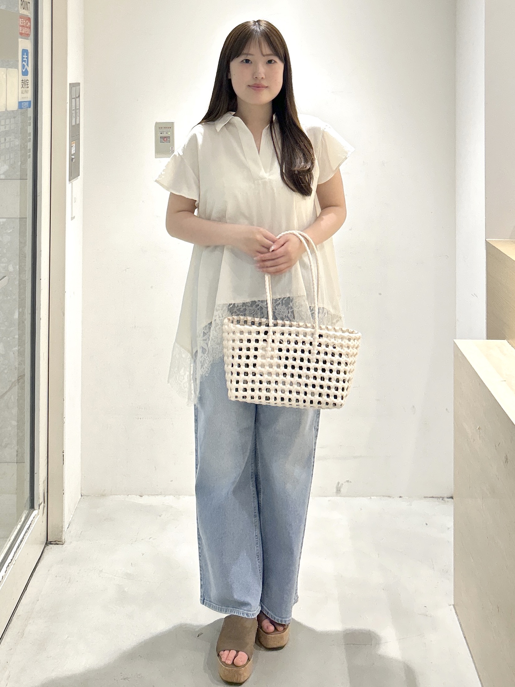 sayaさんの「OPAQUE.CLIP｜裾レース スキッパーブラウス【洗濯機OK】」を使ったコーディネート