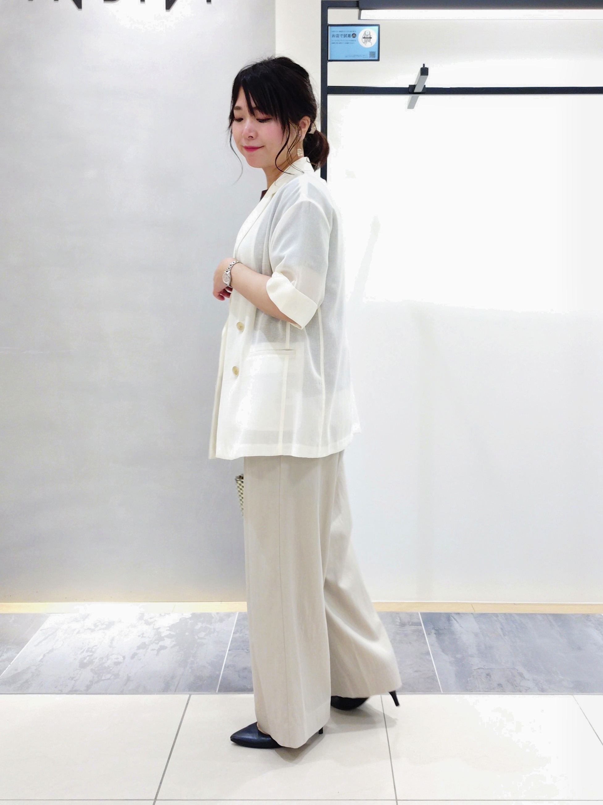 TOMOMIさんの「INDIVI｜【長さ調整自由】マーブルバイカラー ロングネックレス」を使ったコーディネート